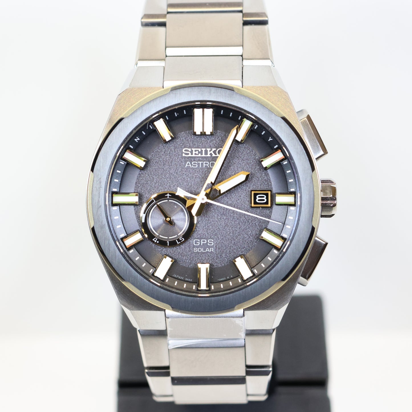 Seiko Astron SSJ026J1 titanium herenhorloge GPS solar gold/black dial