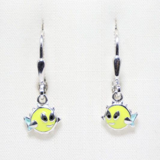 Zilveren Kids gele pufferfish hangoorbellen
