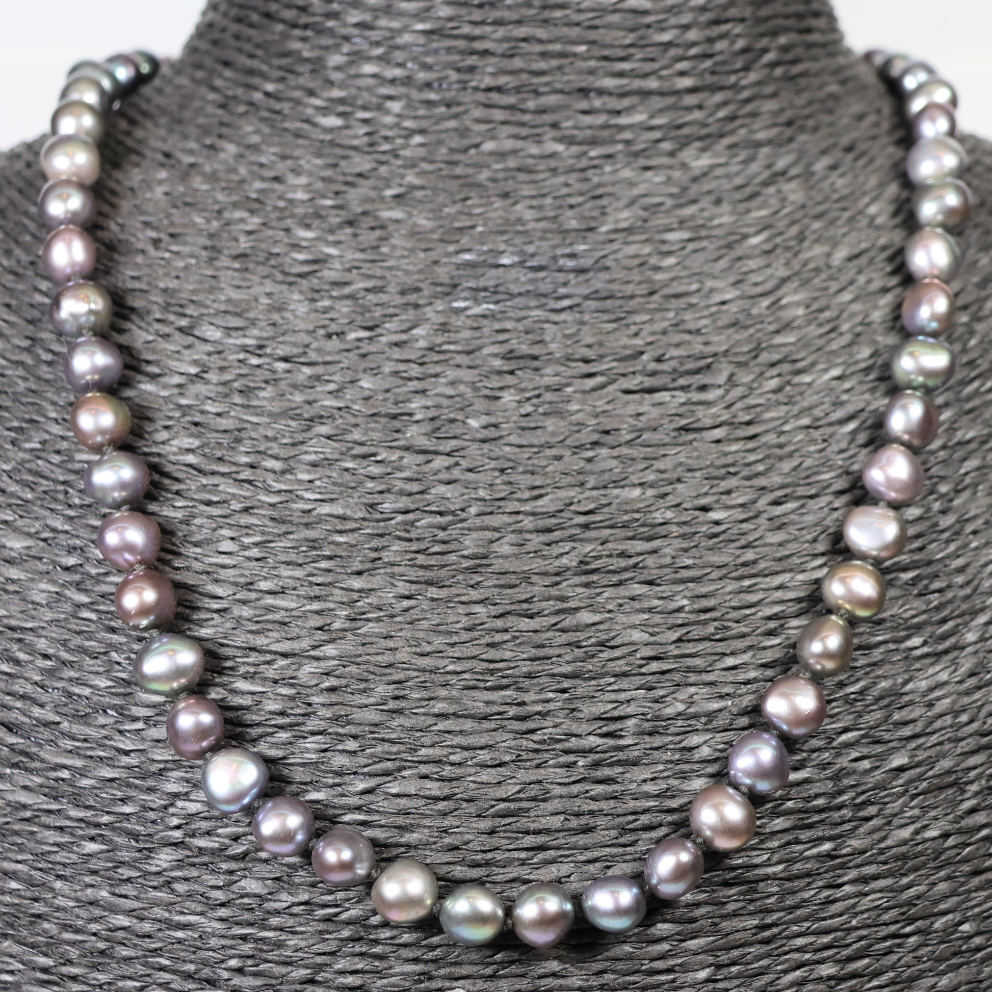 Parelketting 48cm 18 karaat wit gouden hartje slot 8mm zoetwaterparel