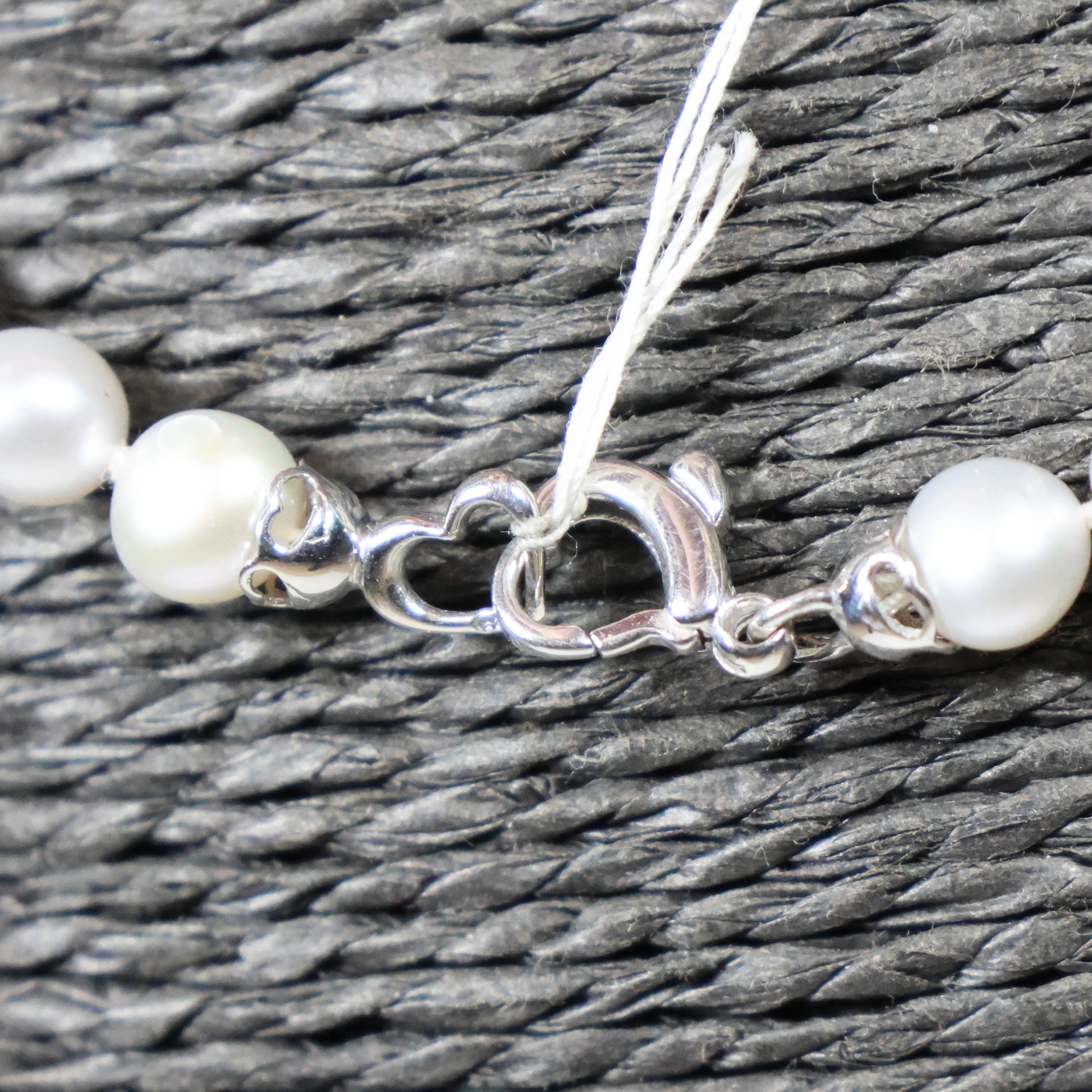 Parelketting 47cm 18 karaat wit gouden hartje slot 6mm zoetwaterparel