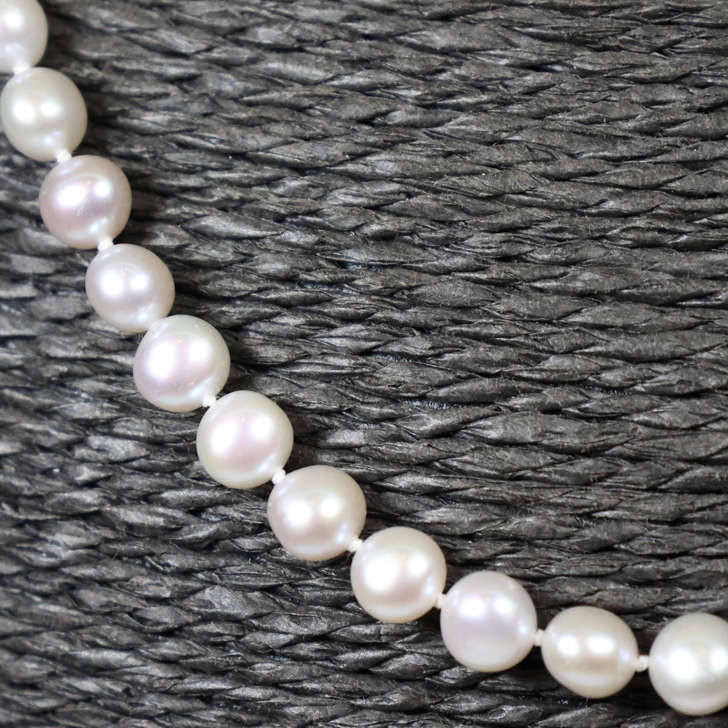 Parelketting 47cm 18 karaat wit gouden hartje slot 6mm zoetwaterparel