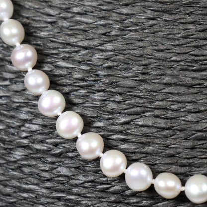 Parelketting 47cm 18 karaat wit gouden hartje slot 6mm zoetwaterparel