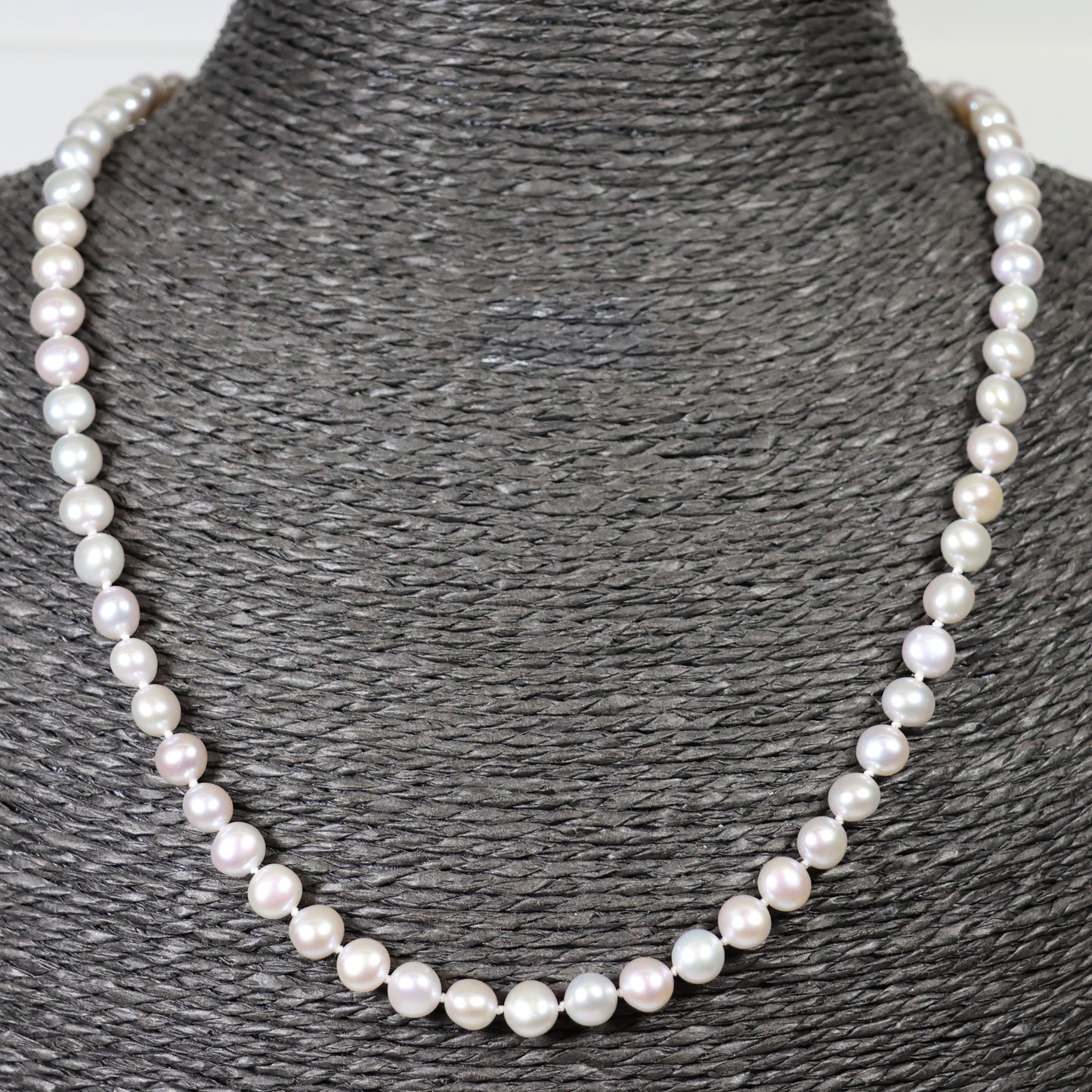 Parelketting 47cm 18 karaat wit gouden hartje slot 6mm zoetwaterparel