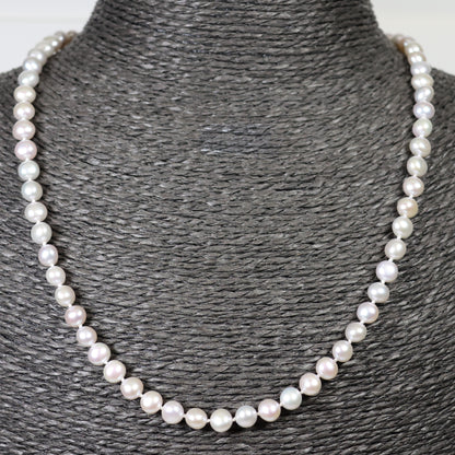 Parelketting 47cm 18 karaat wit gouden hartje slot 6mm zoetwaterparel