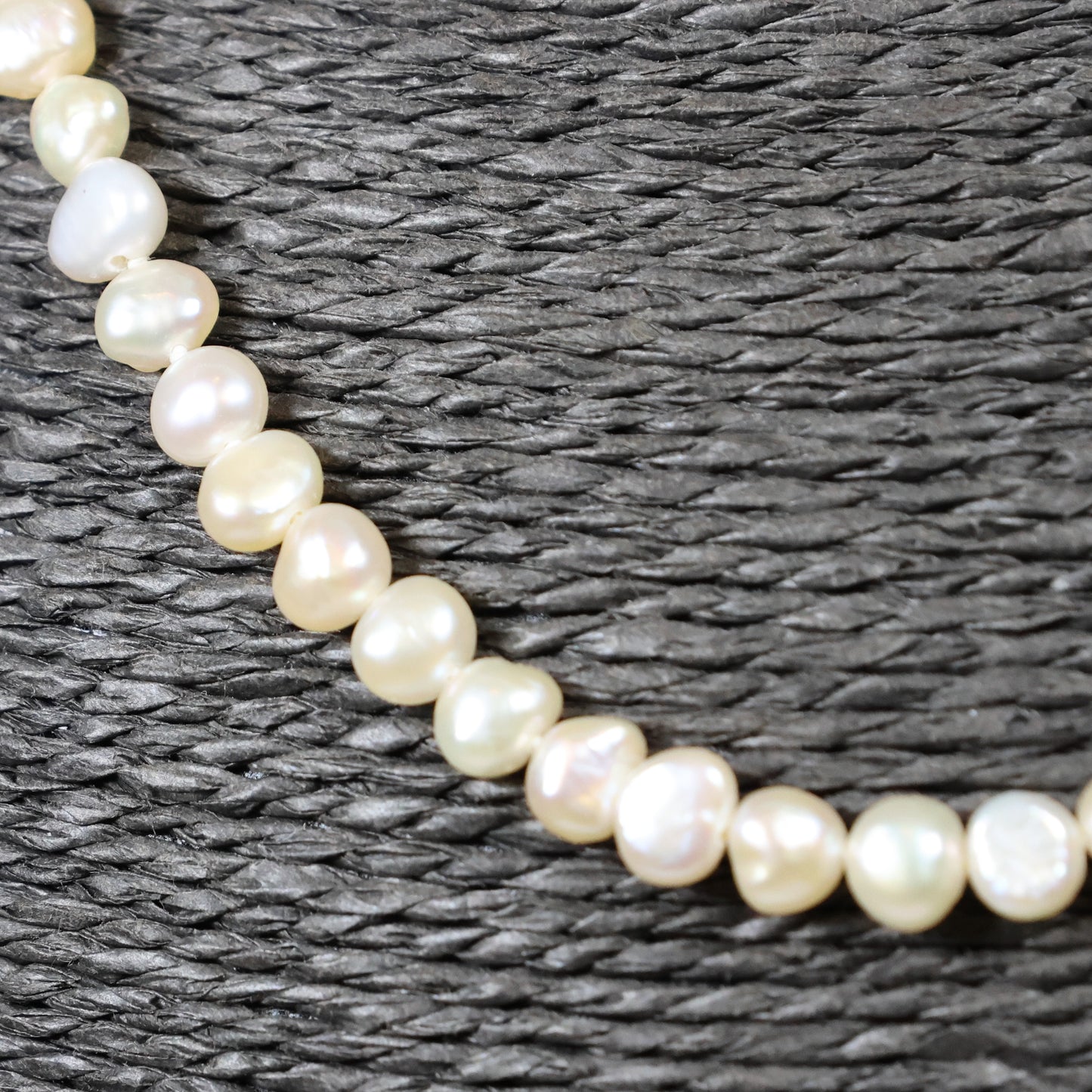 Parelketting 46cm 18 karaat gouden slot 6mm creme zoetwaterparel