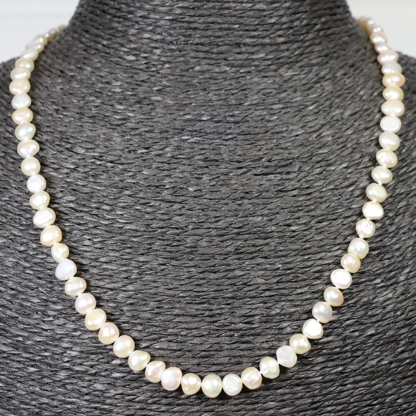 Parelketting 46cm 18 karaat gouden slot 6mm creme zoetwaterparel
