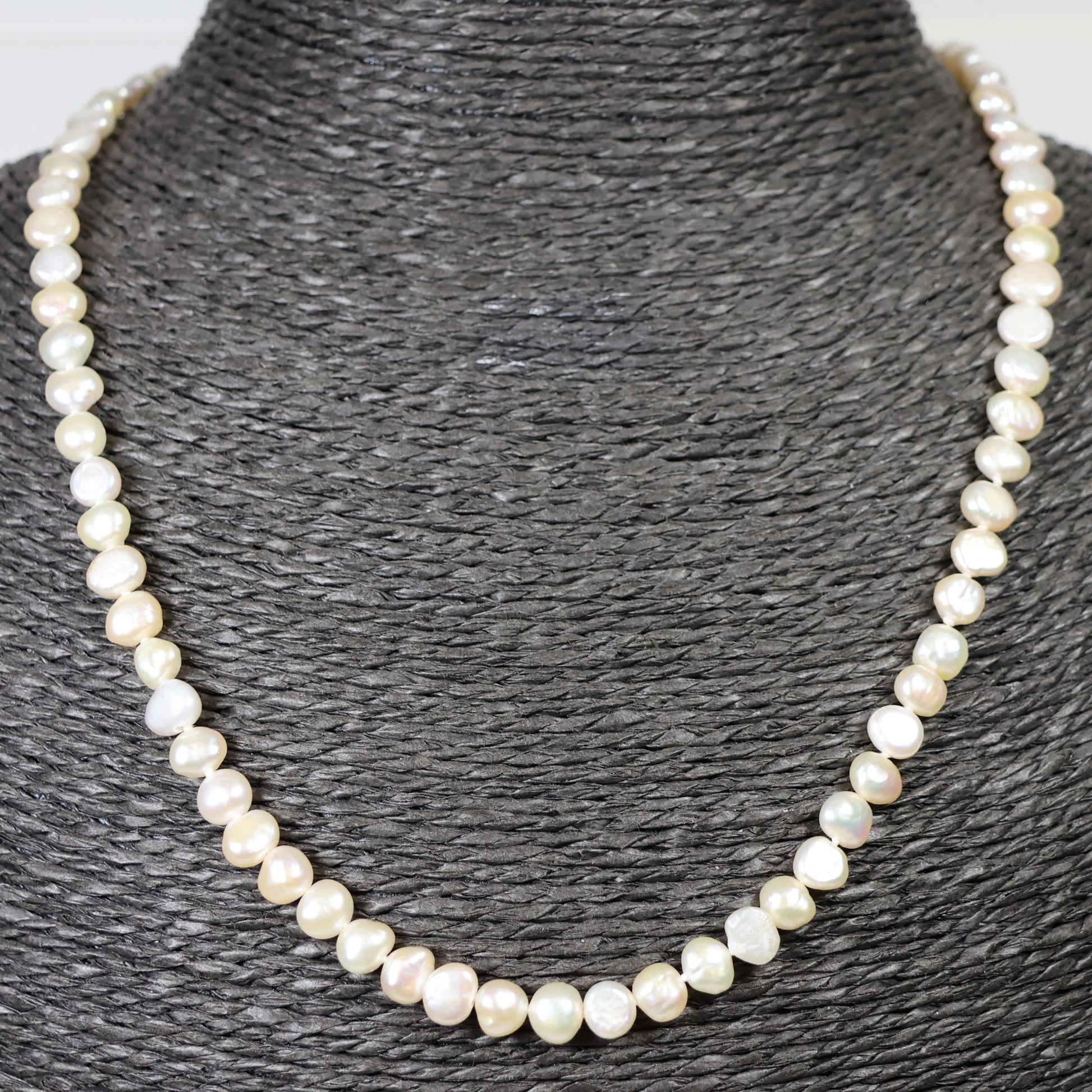 Parelketting 46cm 18 karaat gouden slot 6mm creme zoetwaterparel