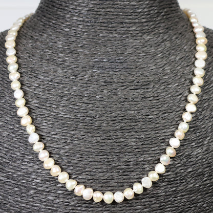 Parelketting 46cm 18 karaat gouden slot 6mm creme zoetwaterparel