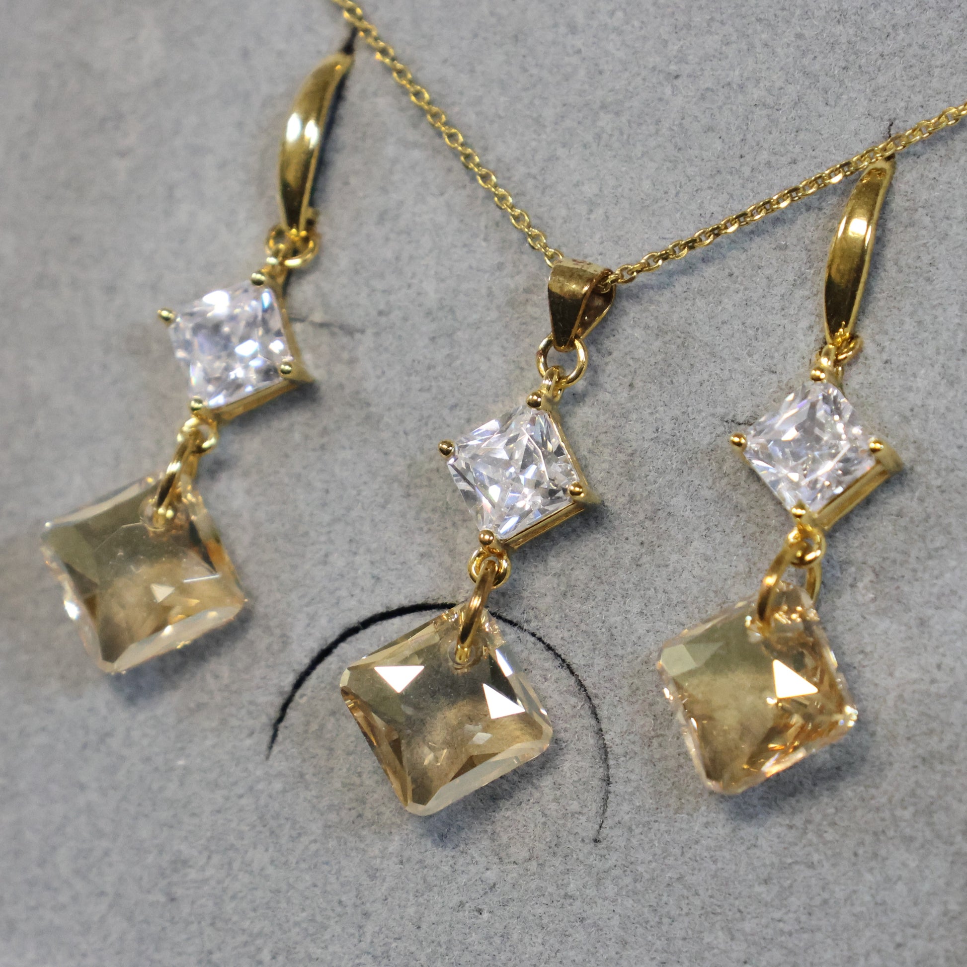 Spark 18karaat vergulde Zilveren hangoorbellen met Swarovski kristal KWG6431CGS