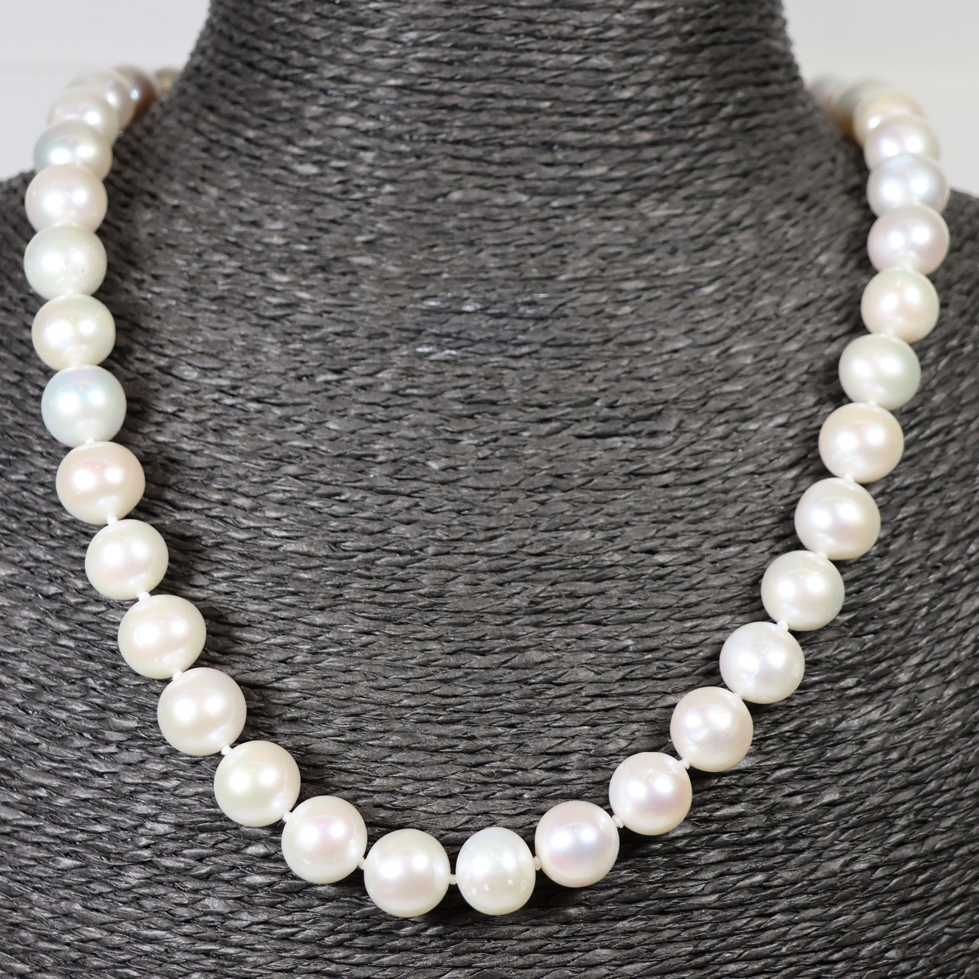 Parelketting 46cm 18 karaat geel gouden bolslot 11mm zoetwaterparel
