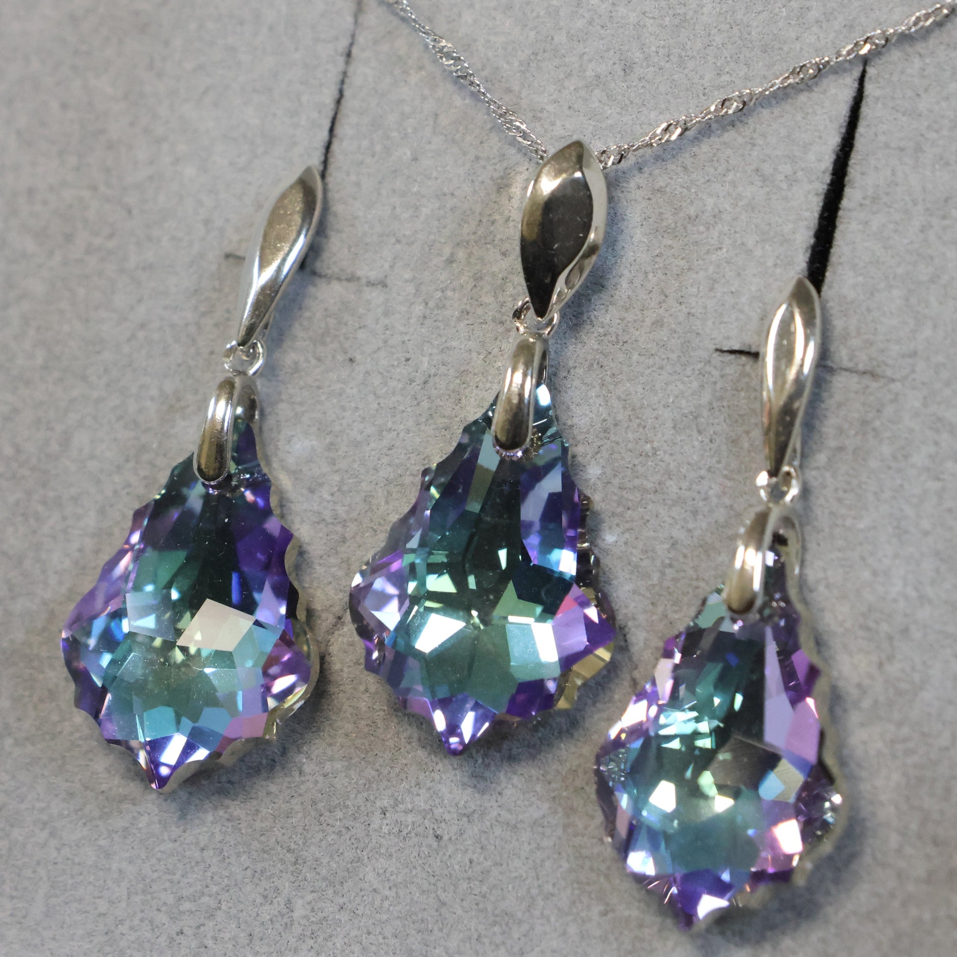 Spark zilveren hangoorbellen met roze/paarse Swarovski kristallen KS6090VL