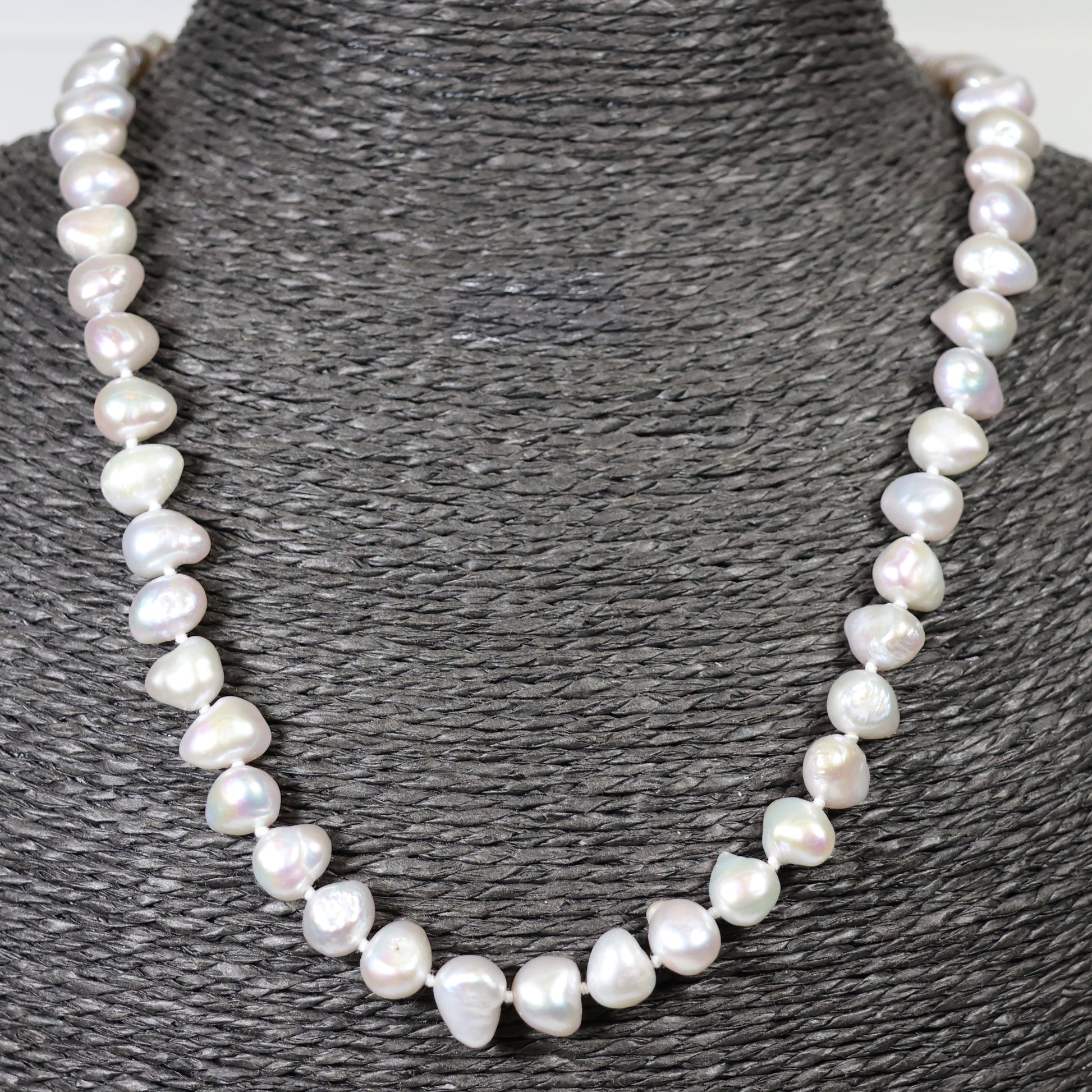 Parelketting 47cm 18 karaat wit gouden slot 9mm zoetwaterparel