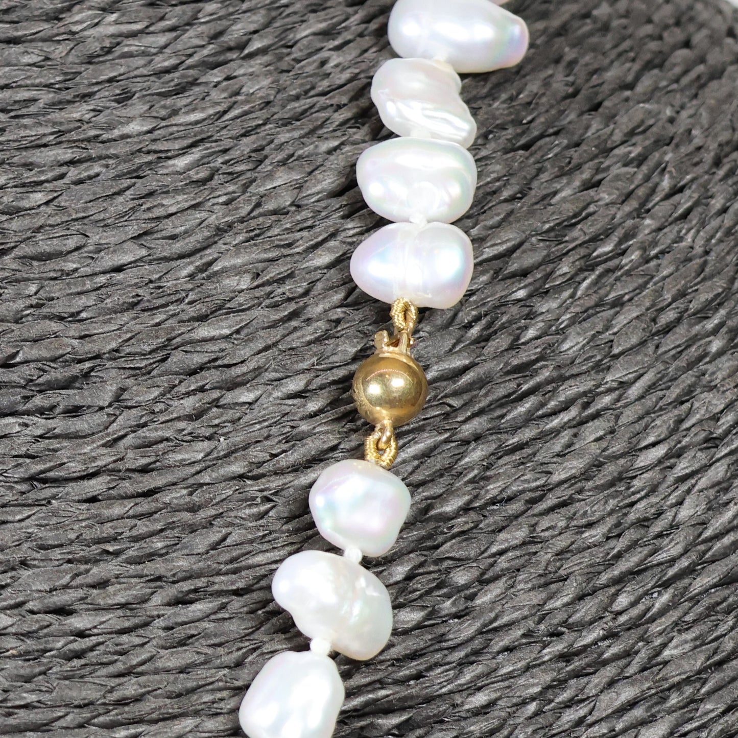Parelketting 43cm 18 karaat gouden bolslot 8mm zoetwaterparel