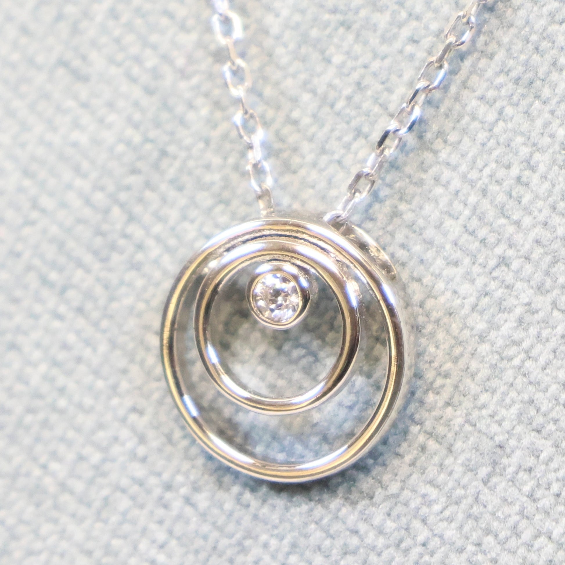 Naiomy Moments zilveren Halsketting met Cirkelvormige hanger B1H08