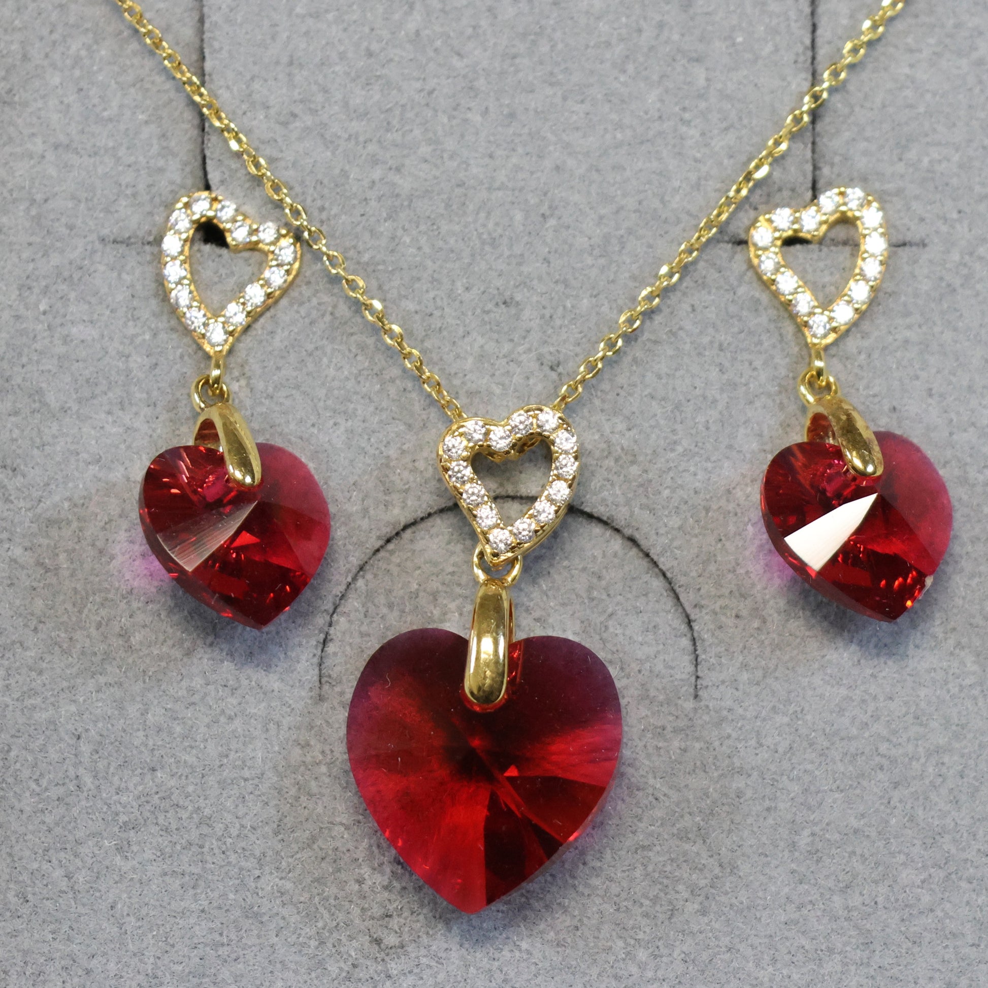 Spark 18karaat vergulde Zilveren hartjes ketting met rode Swarovski kristallen NCSG622814SC