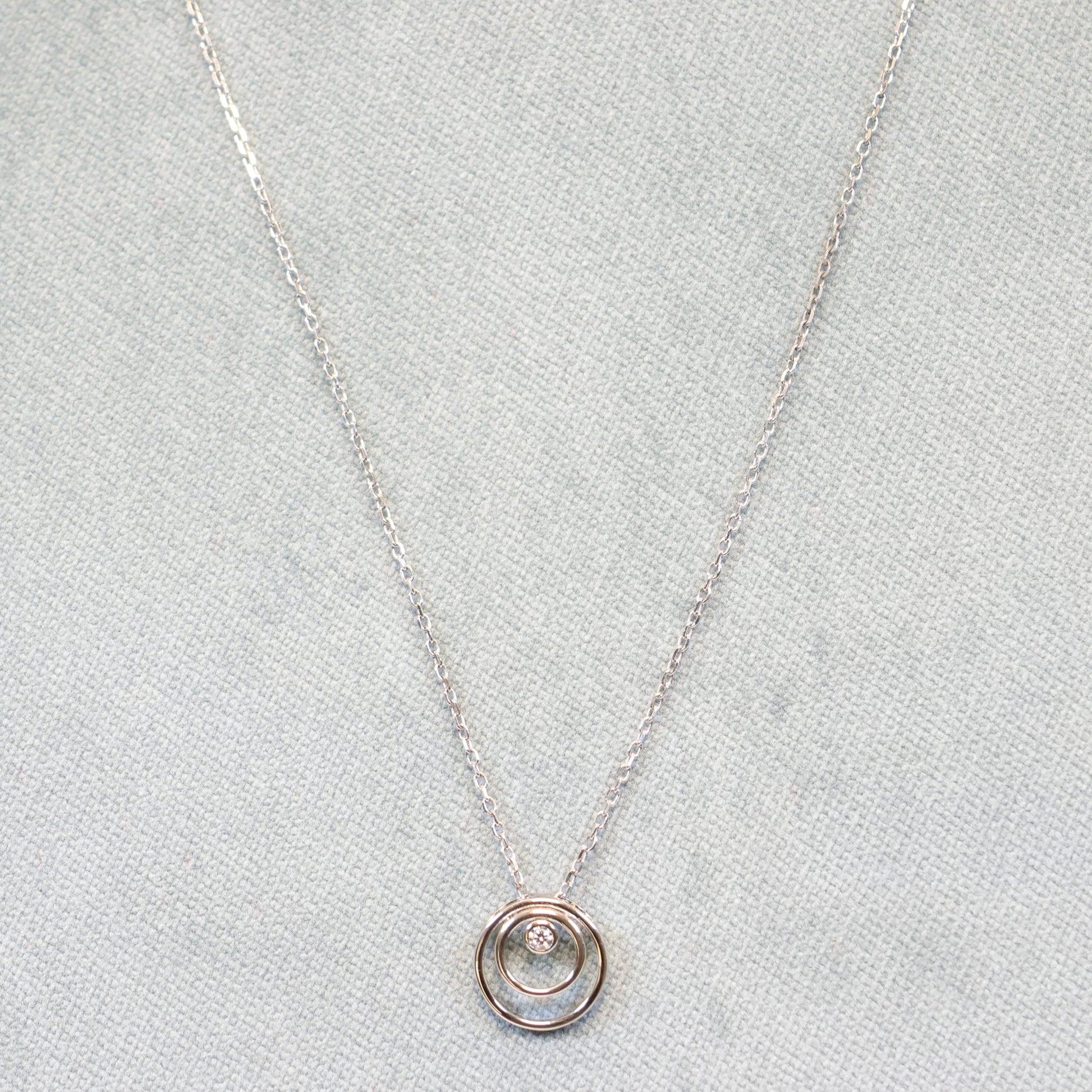 Naiomy Moments zilveren Halsketting met Cirkelvormige hanger B1H08