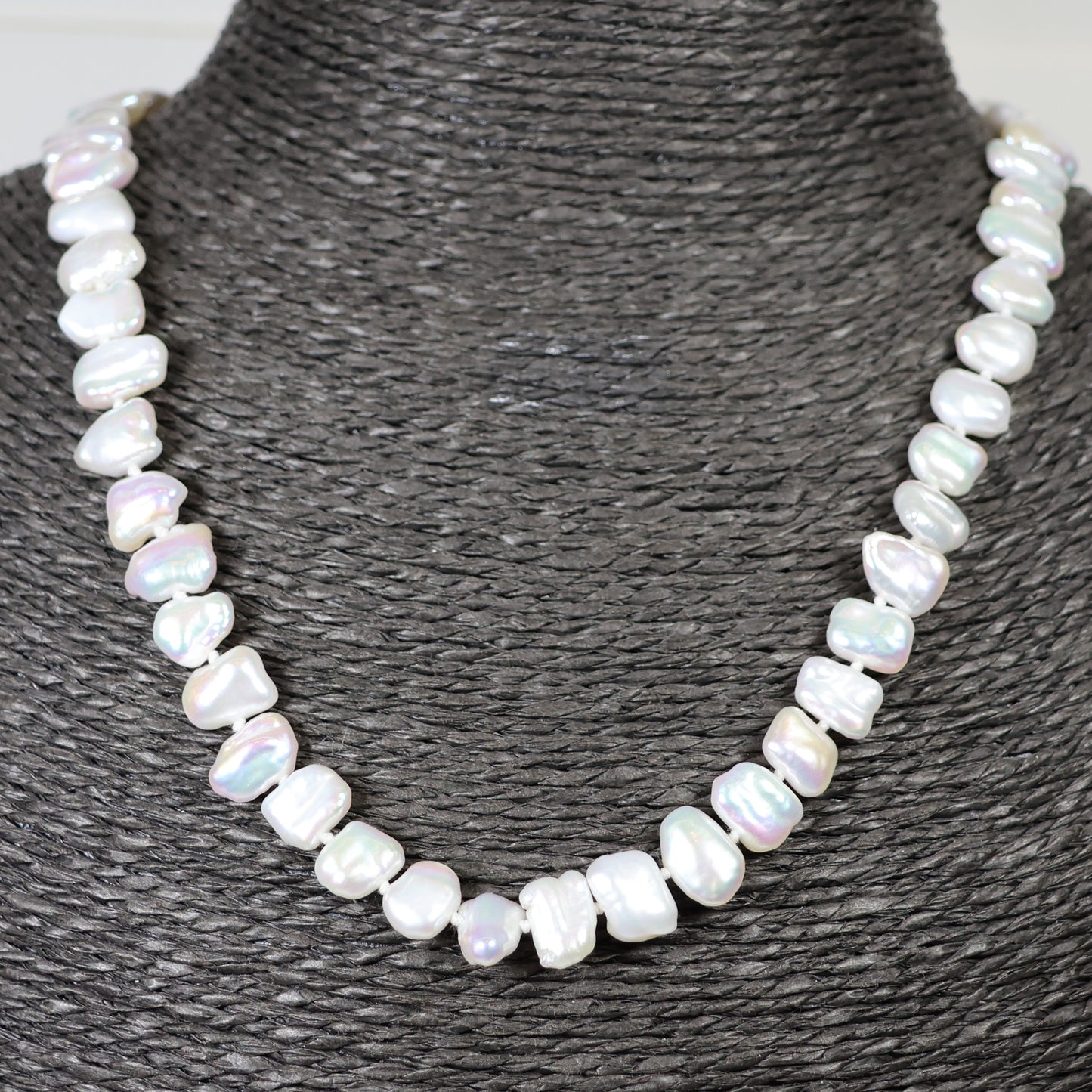Parelketting 43cm 18 karaat gouden bolslot 8mm zoetwaterparel