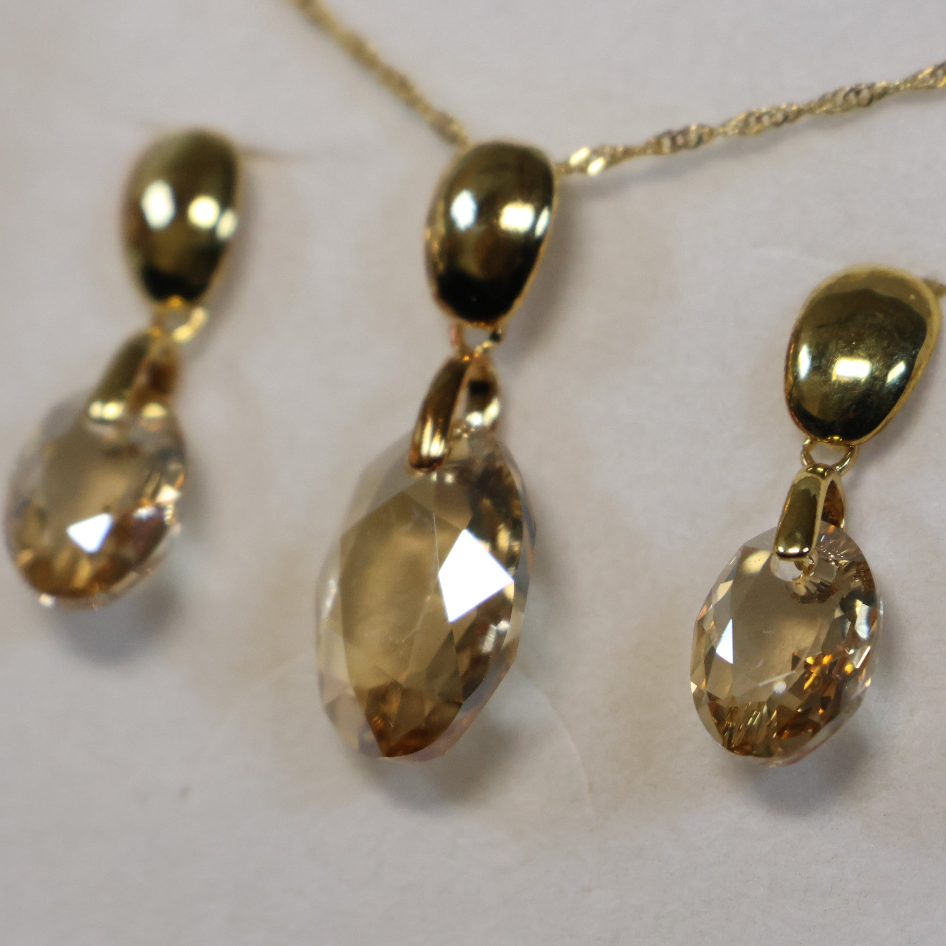 Spark 18karaat vergulde Zilveren hangoorbellen met Swarovski kristallen KG643811GS