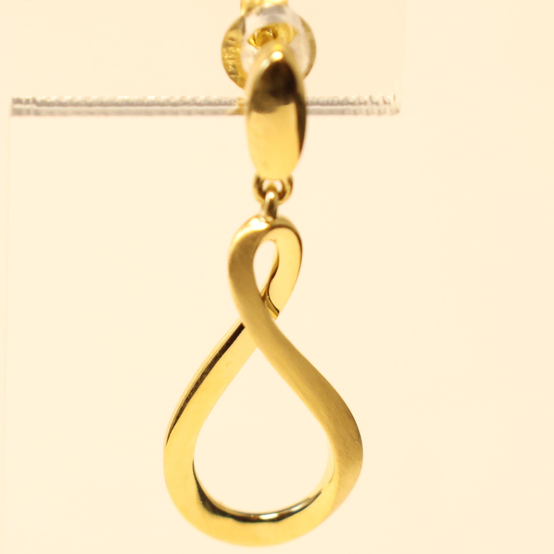 18KT gouden hangoorbellen 068239
