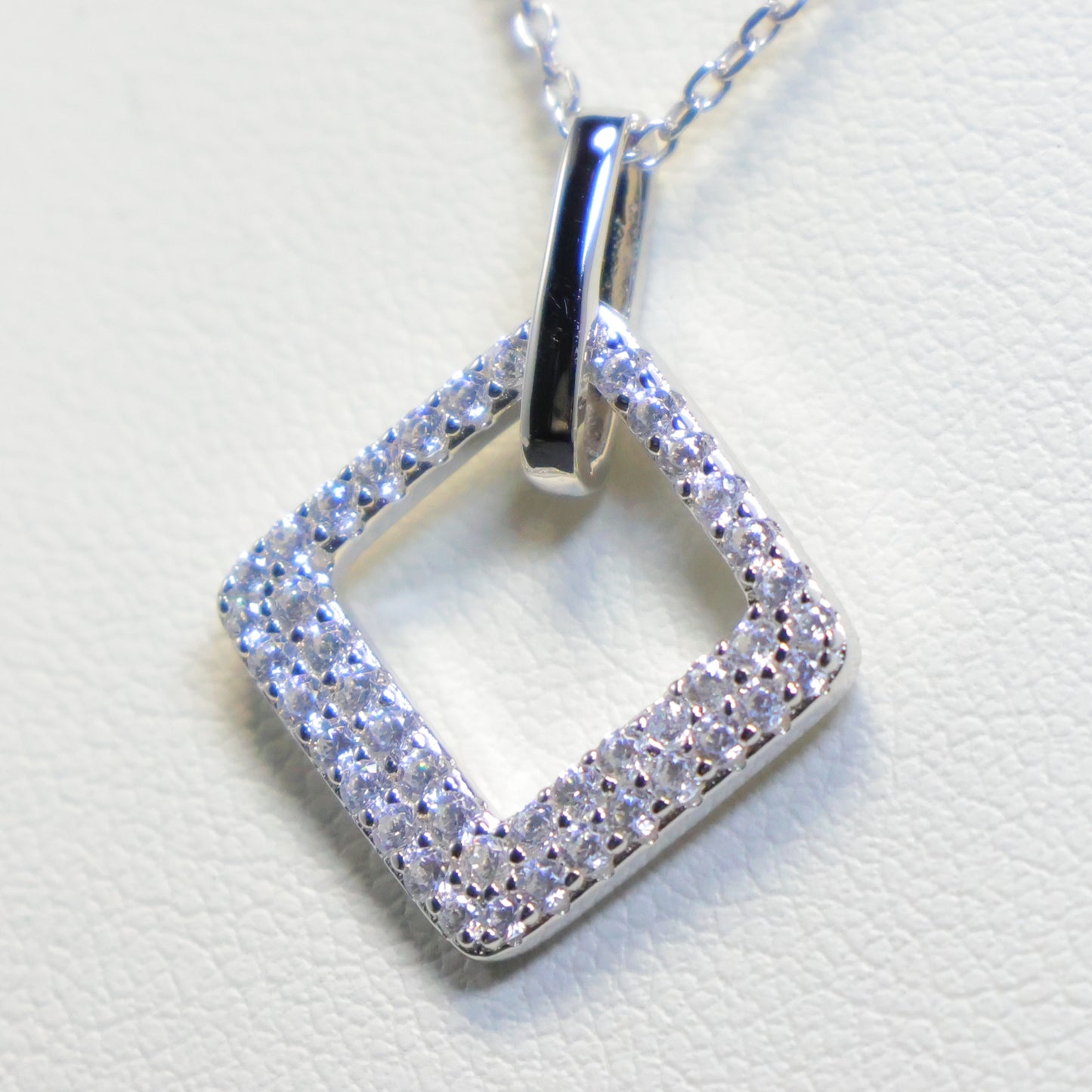 Naiomy zilveren ketting met vierkante hanger N5K64