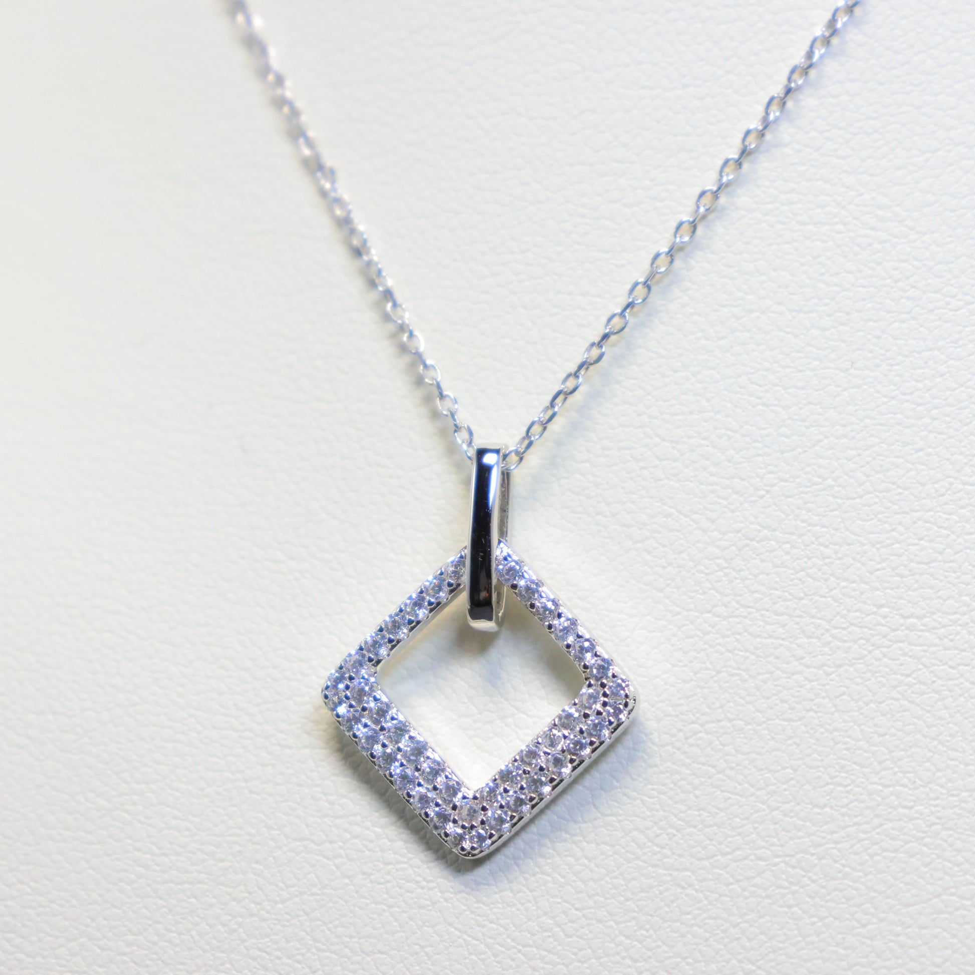 Naiomy zilveren ketting met vierkante hanger N5K64