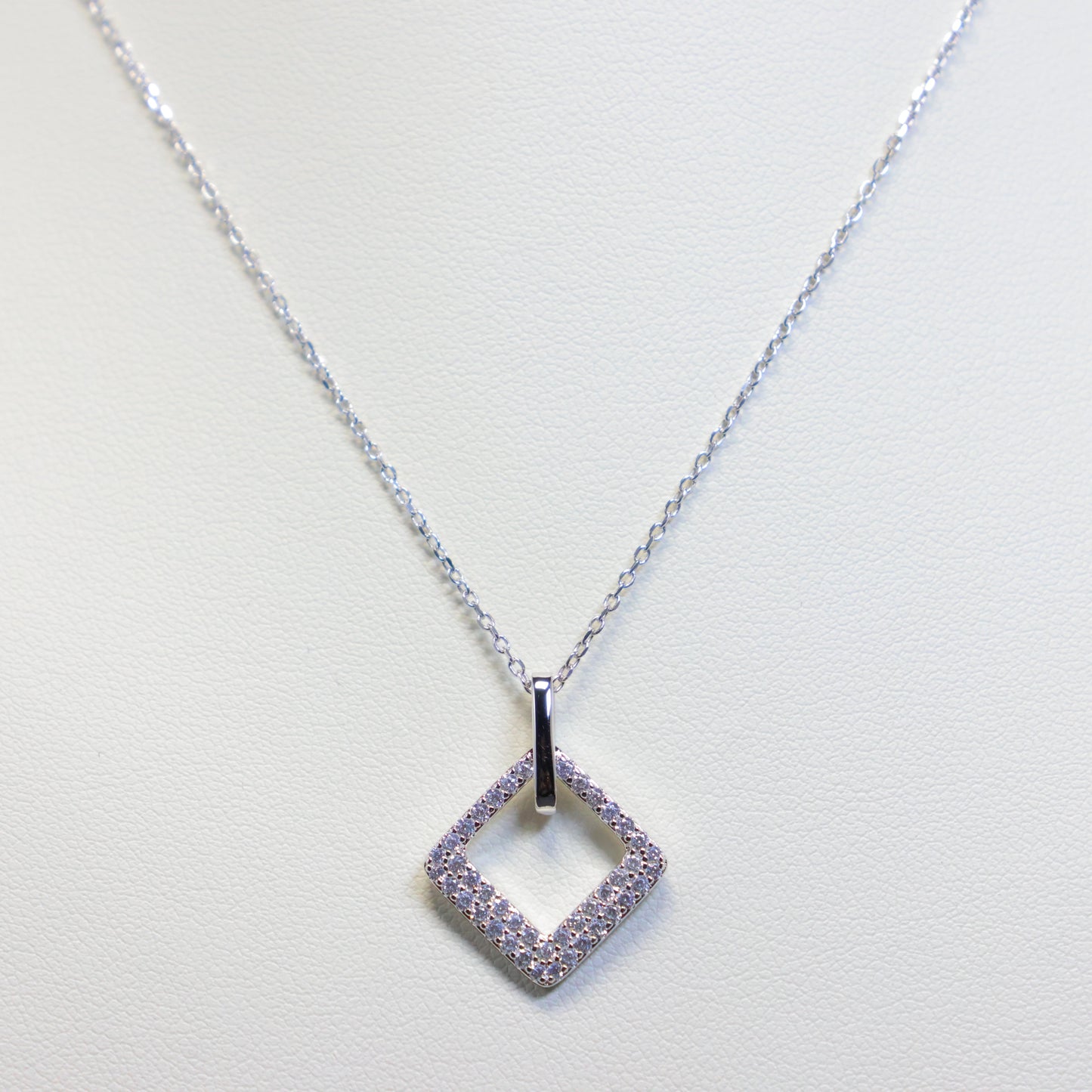 Naiomy zilveren ketting met vierkante hanger N5K64