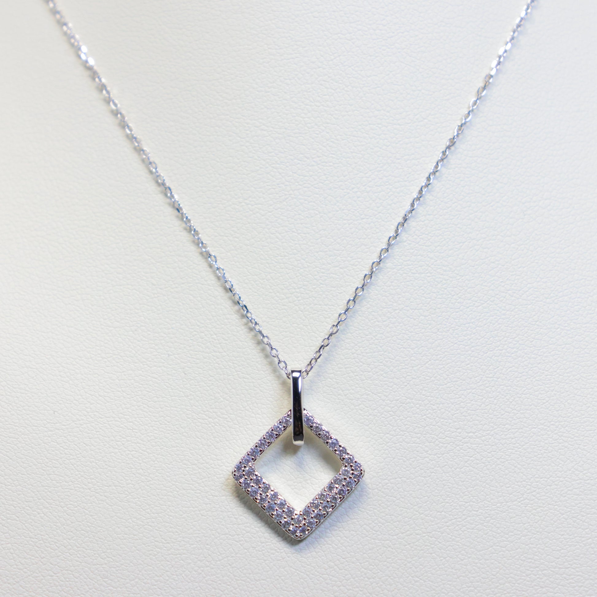 Naiomy zilveren ketting met vierkante hanger N5K64
