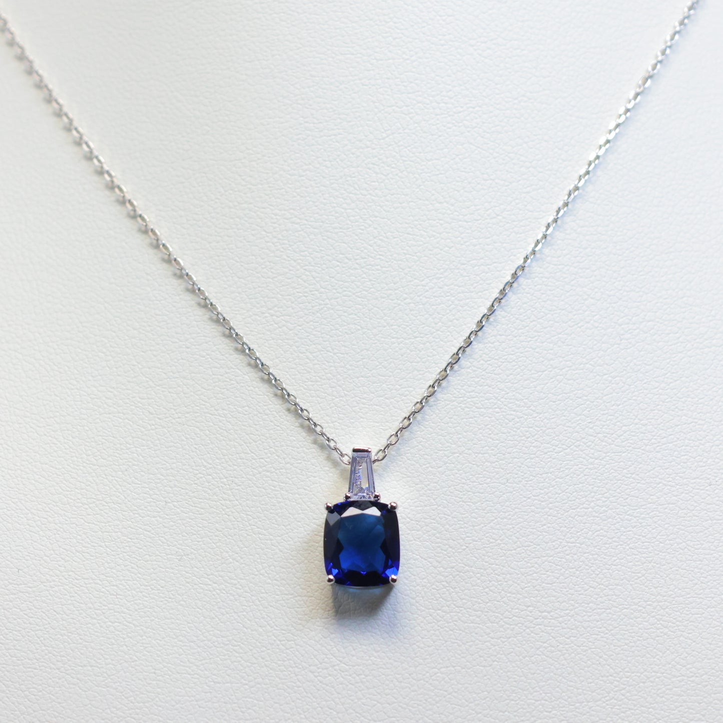 Naiomy zilveren ketting met blauwe hanger N5L59