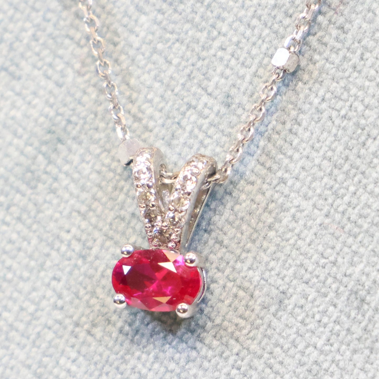 Naiomy Moments zilveren Halsketting met Rode hanger B0C05