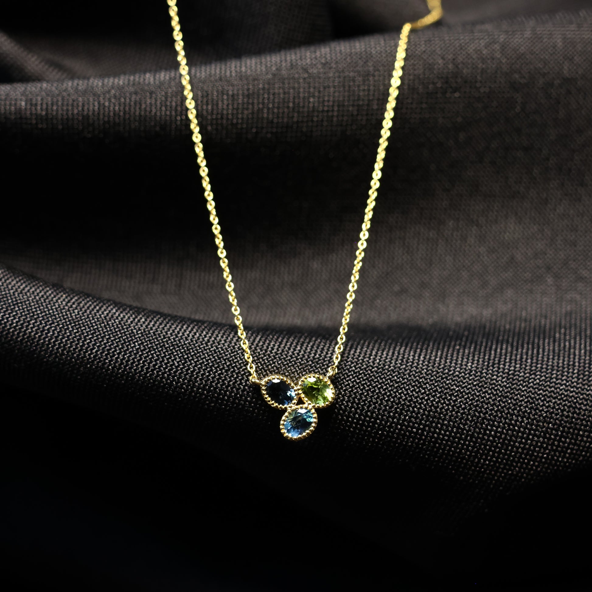 18karaat geel gouden ketting met tussenstuk met kleurstenen 067528/3K