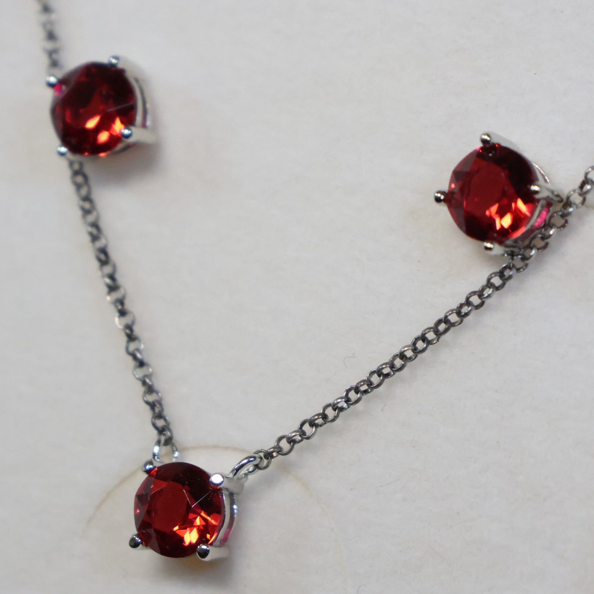 Spark zilveren oorbellen met rode Swarovski kristallen KP1088SS29SC