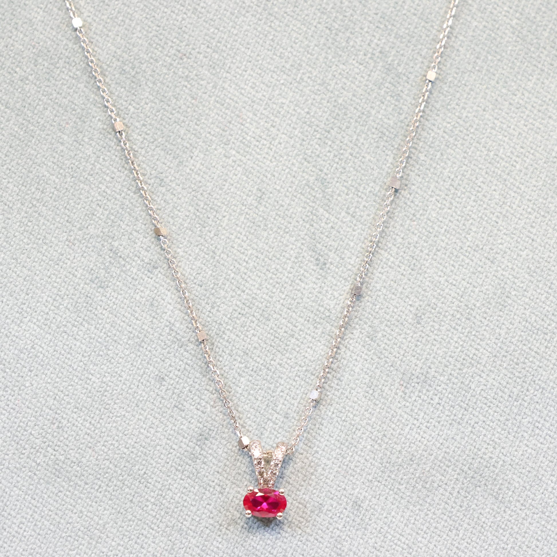 Naiomy Moments zilveren Halsketting met Rode hanger B0C05