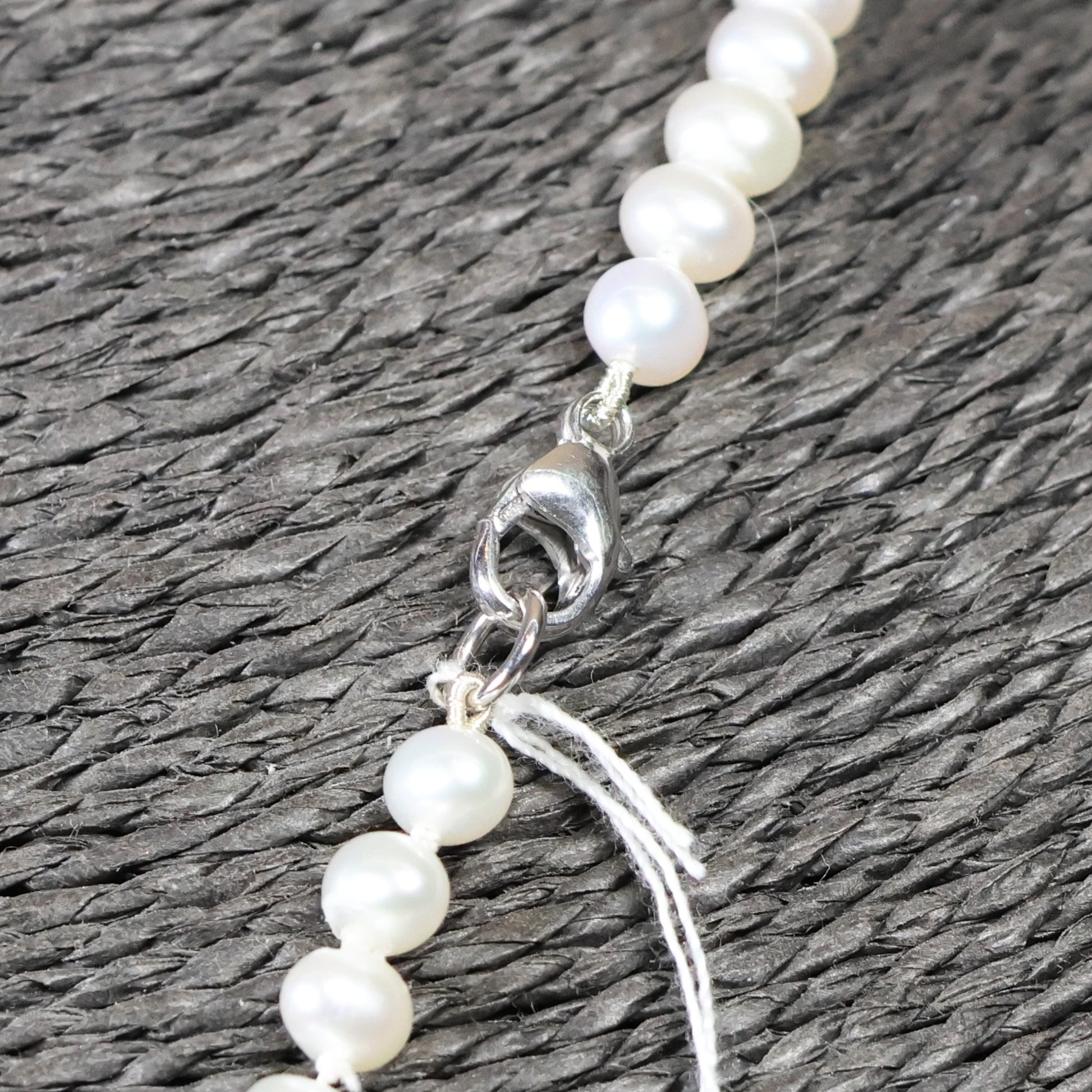 Parelketting 46cm 4mm zoetwaterparel zilveren slot