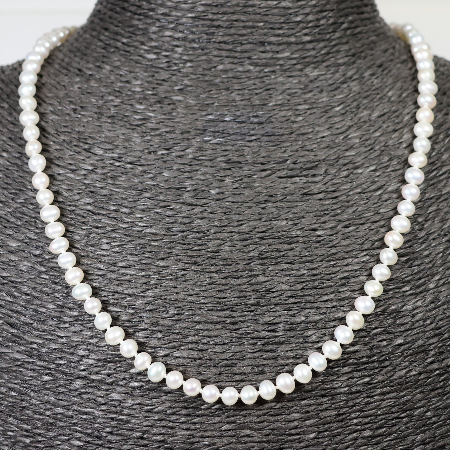 Parelketting 46cm 4mm zoetwaterparel zilveren slot