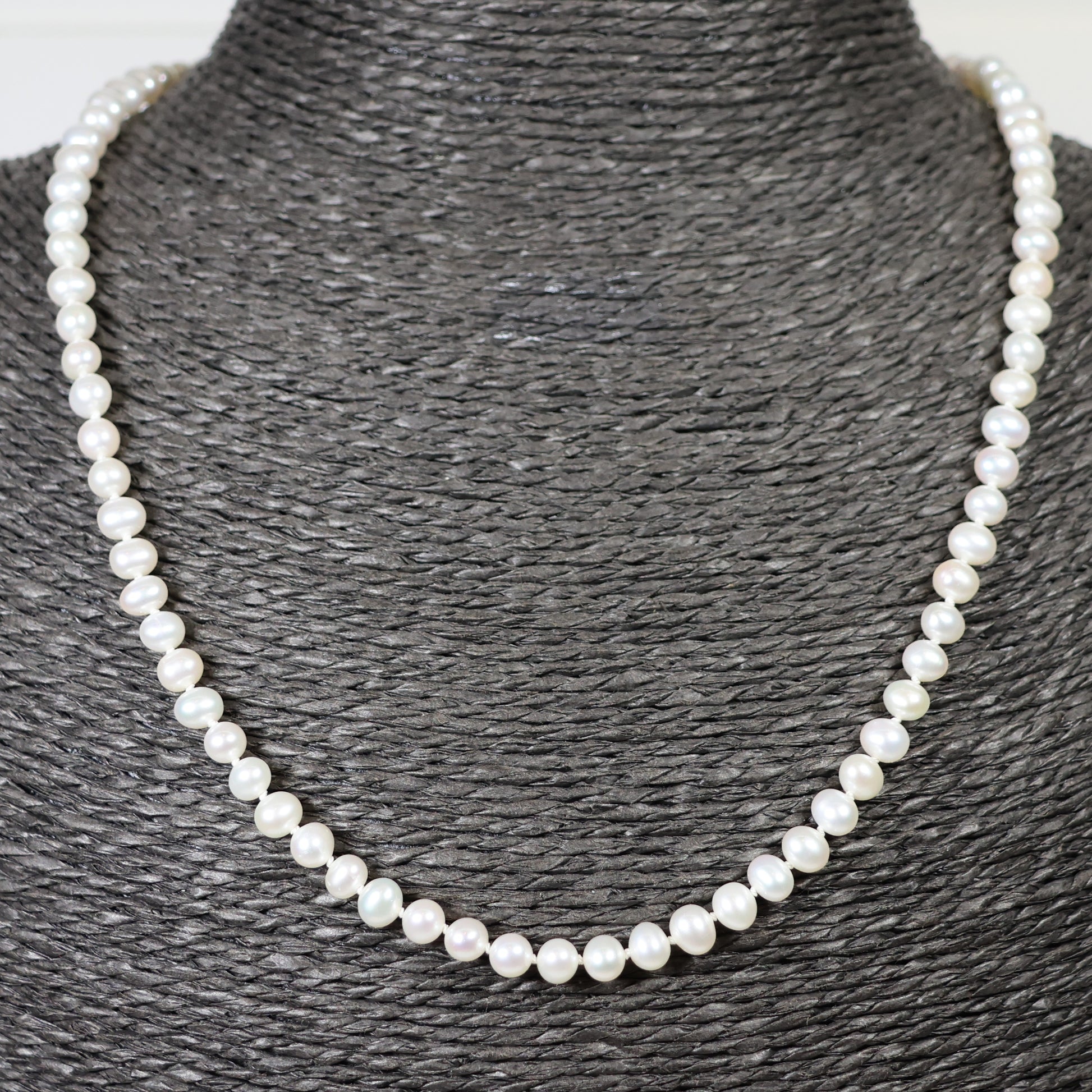 Parelketting 46cm 4mm zoetwaterparel zilveren slot