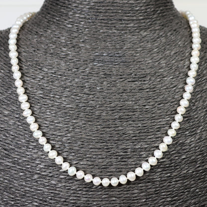 Parelketting 46cm 4mm zoetwaterparel zilveren slot