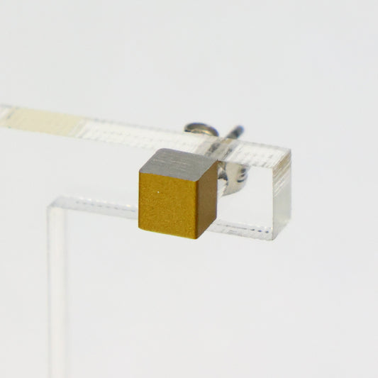 CLIC oorbellen gouden kubus