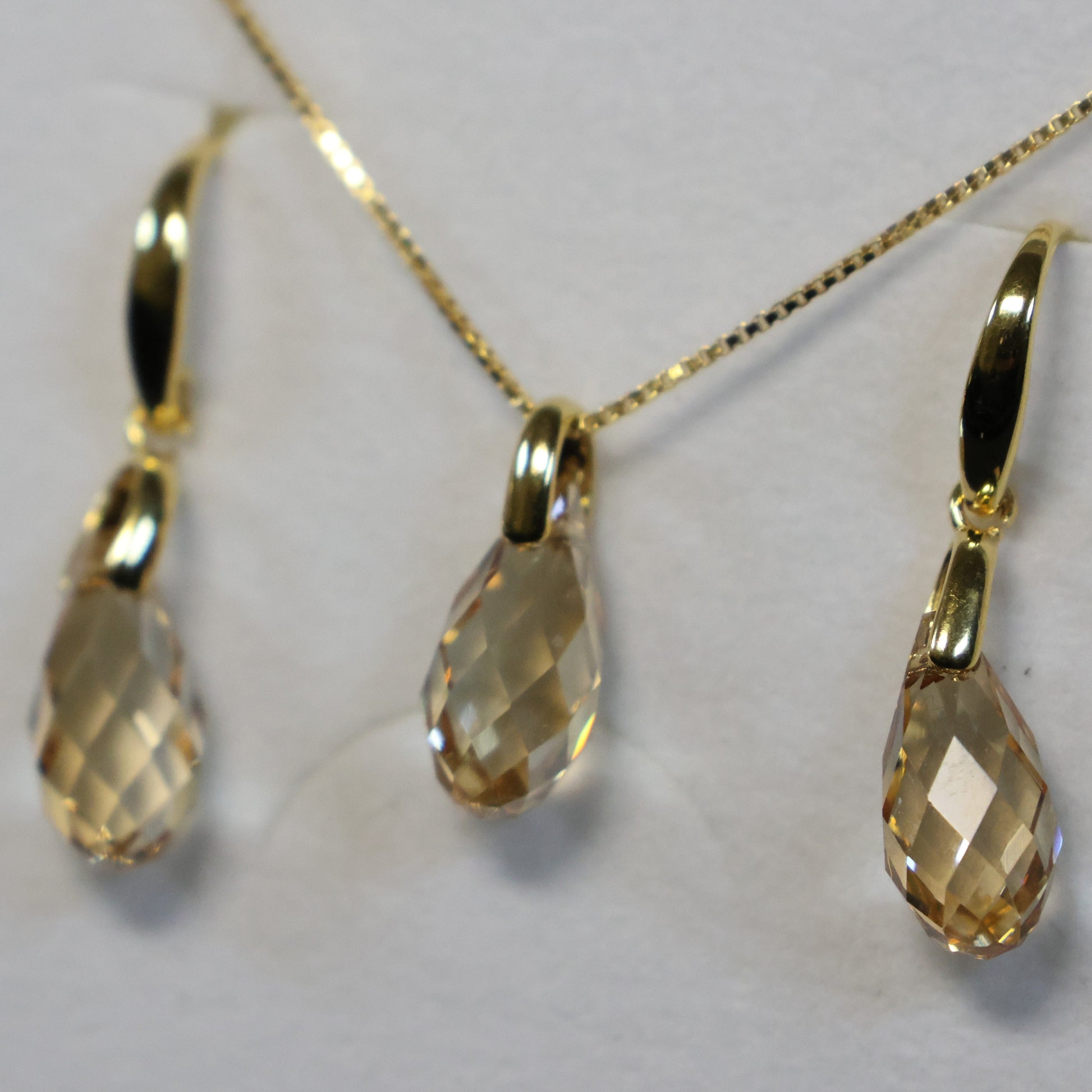 Spark 18karaat vergulde zilveren hangoorbellen met Swarovski kristallen KWG601013GS