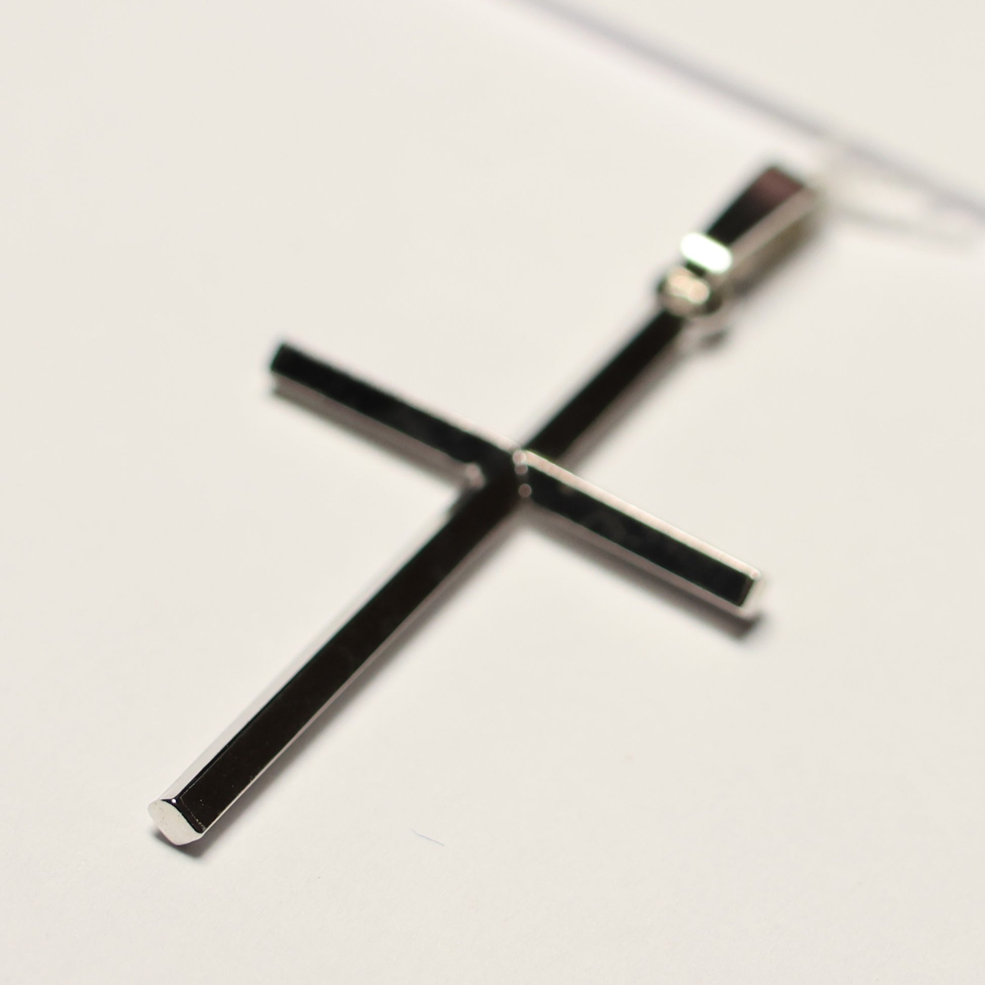 Zilveren fijn kruis hanger zirconium 30mm