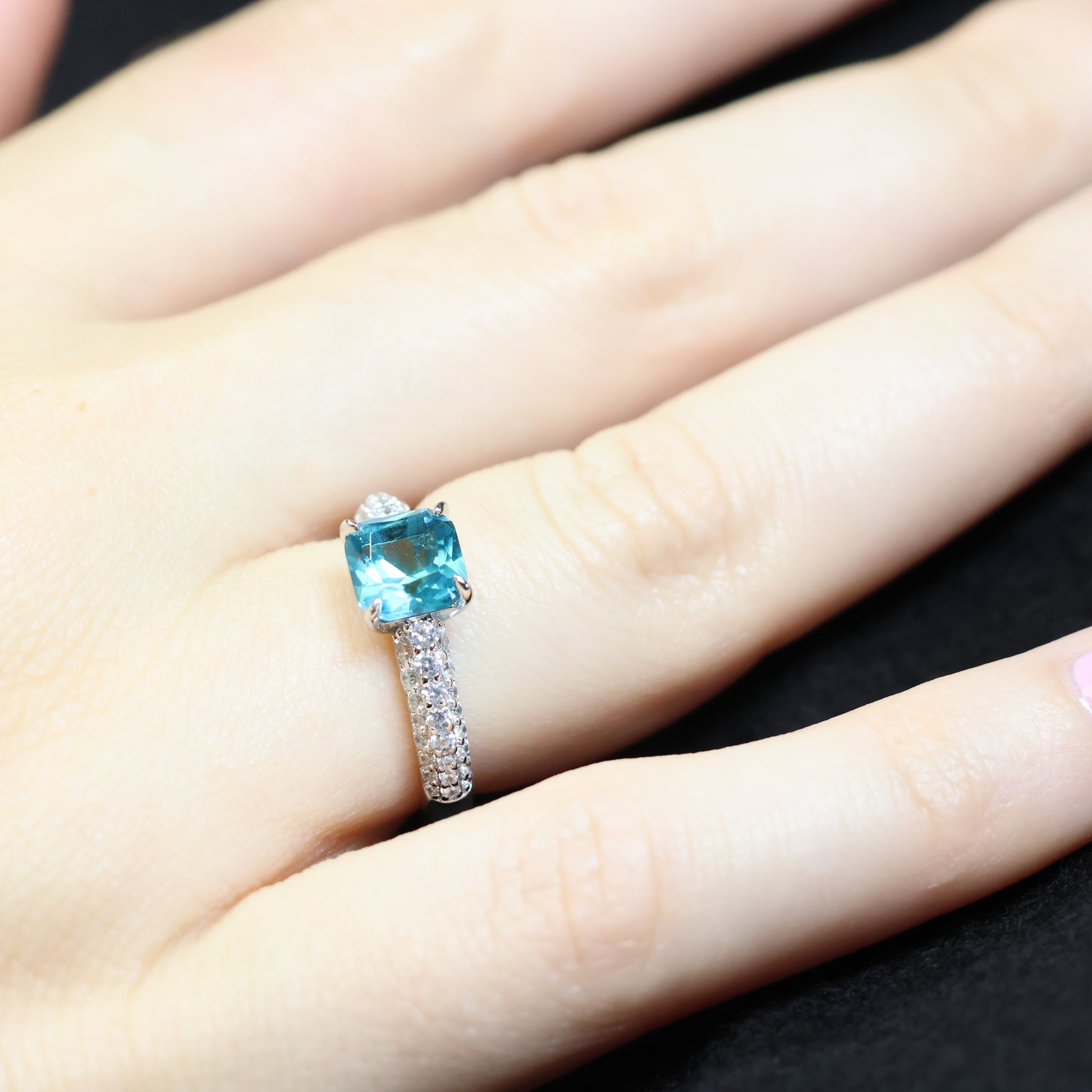 Naiomy Silver zilveren ring met Blauwe steen N4F54