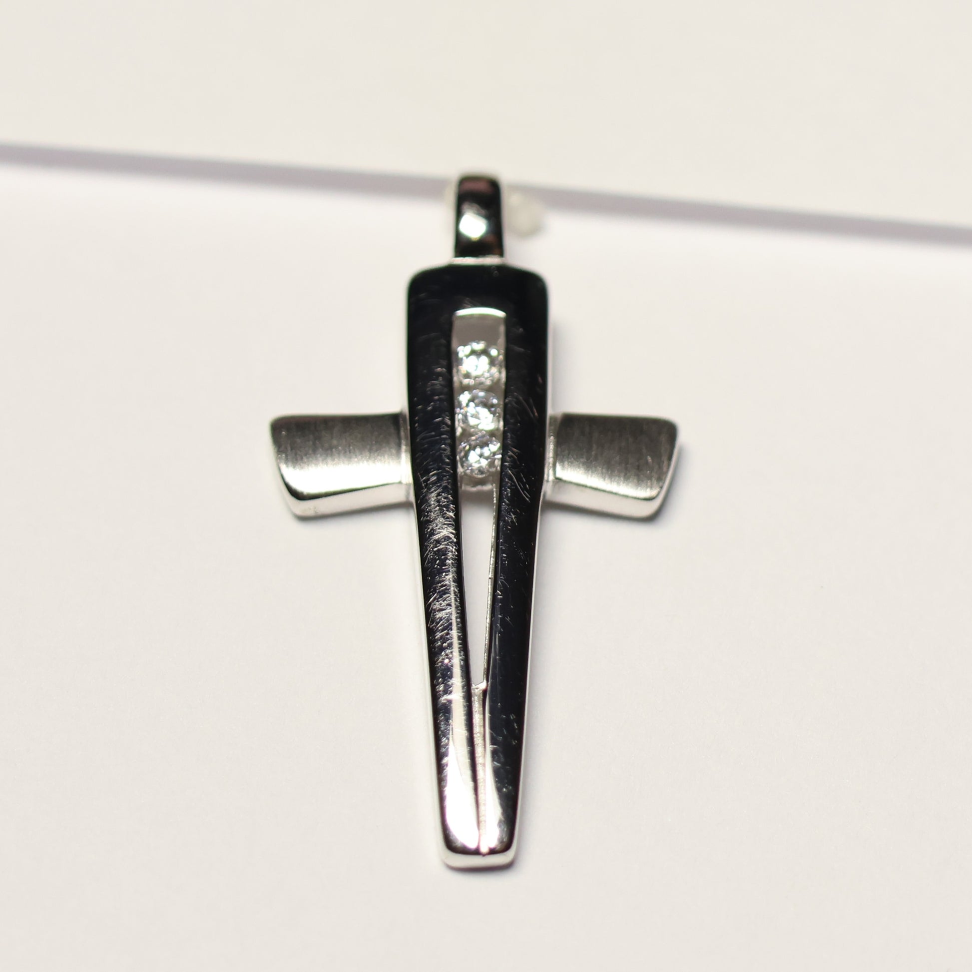 Zilveren modern kruis hanger zirconium 30mm