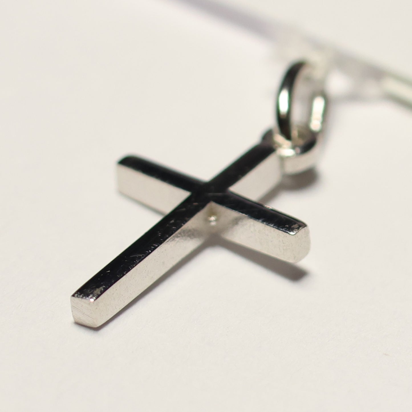 Zilveren klein kruis hanger 15mm