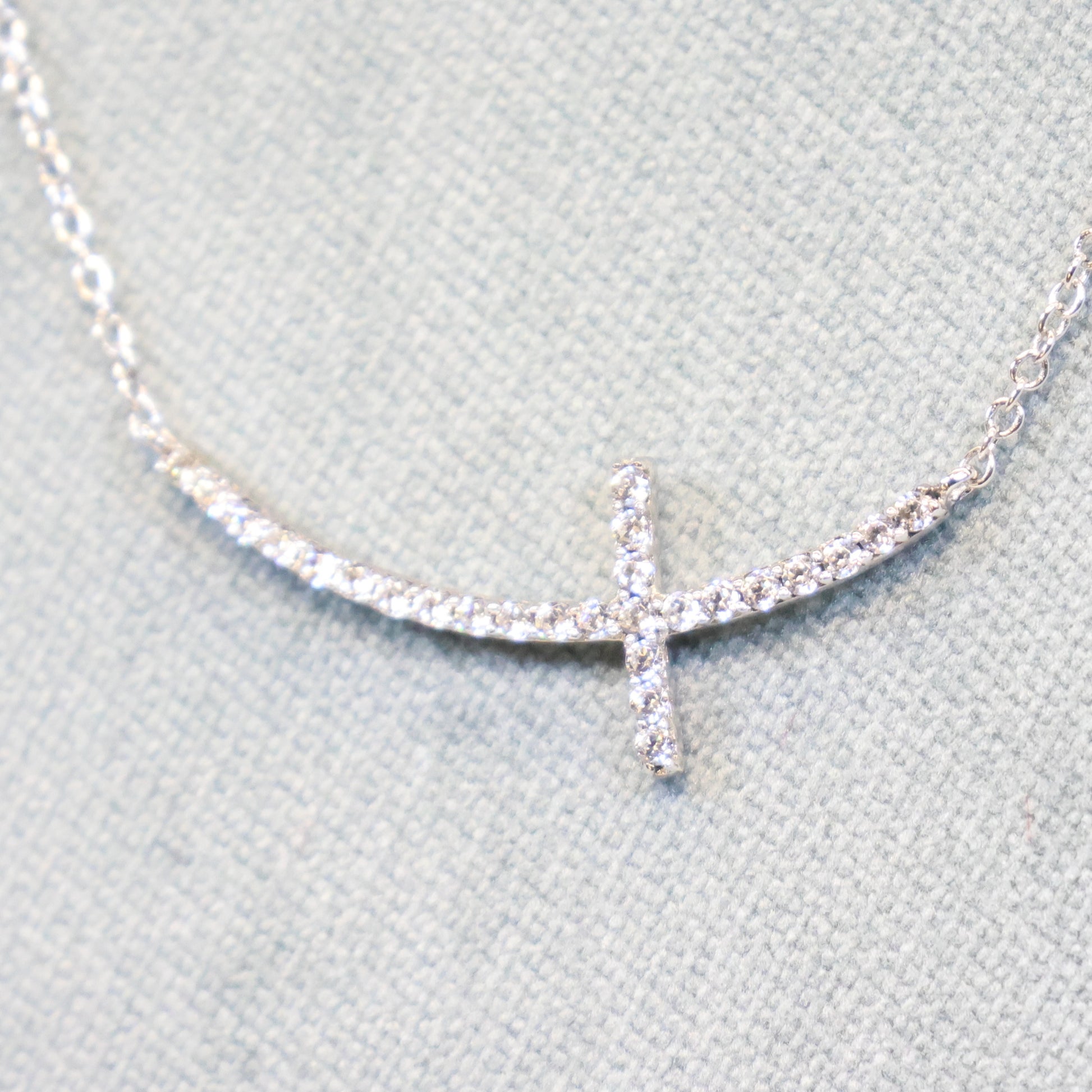 Naiomy Moments zilveren Halsketting met Kruis tussenstuk B4A14