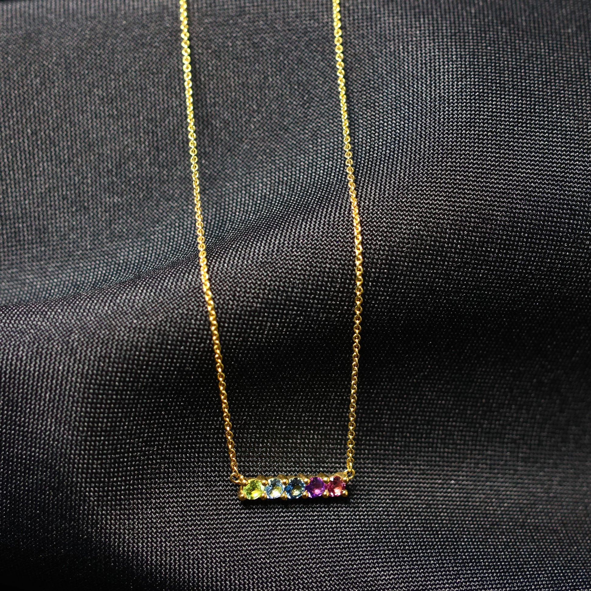 18 karaat geel gouden ketting met tussenstuk met kleurstenen 067293/5K