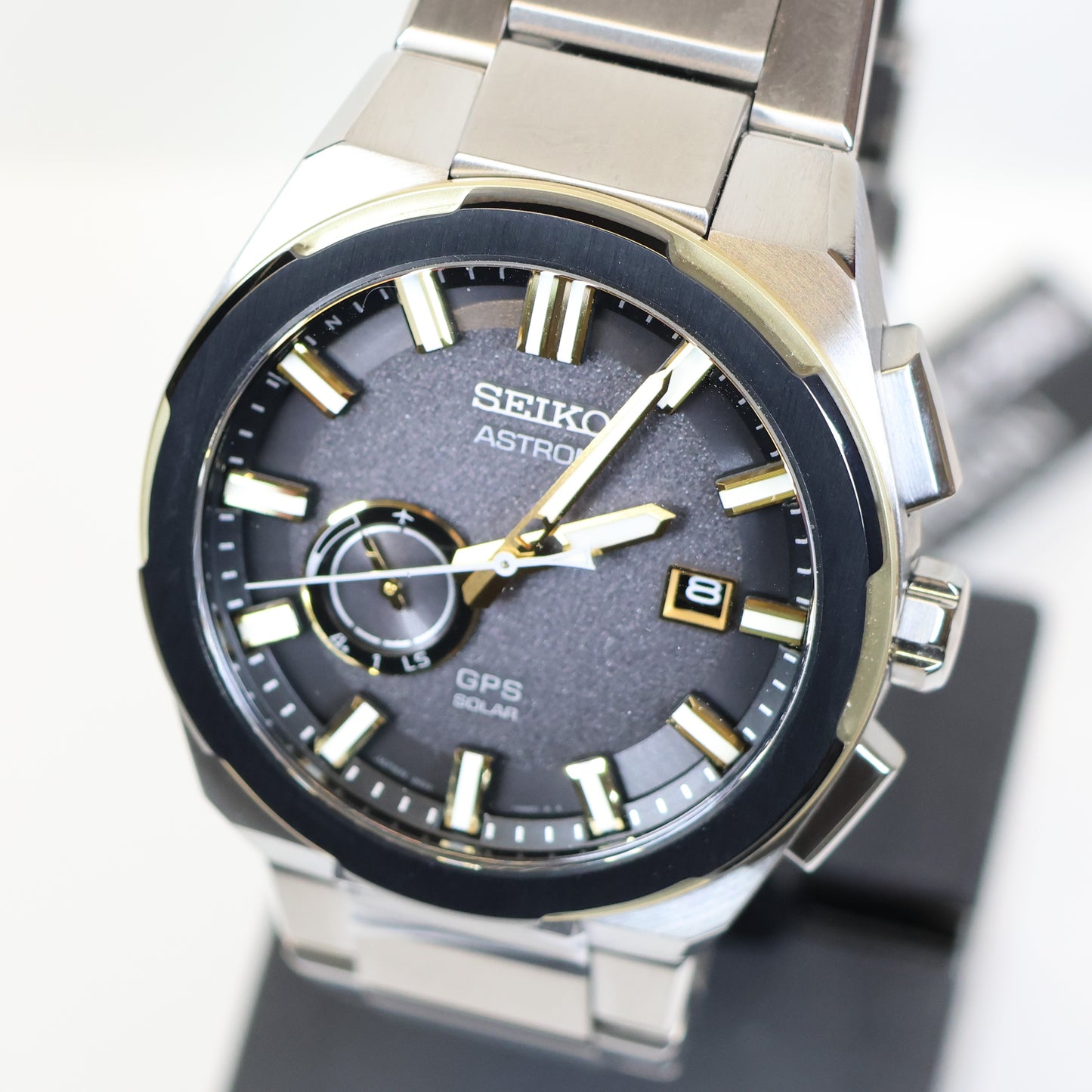 Seiko Astron SSJ026J1 titanium herenhorloge GPS solar gold/black dial