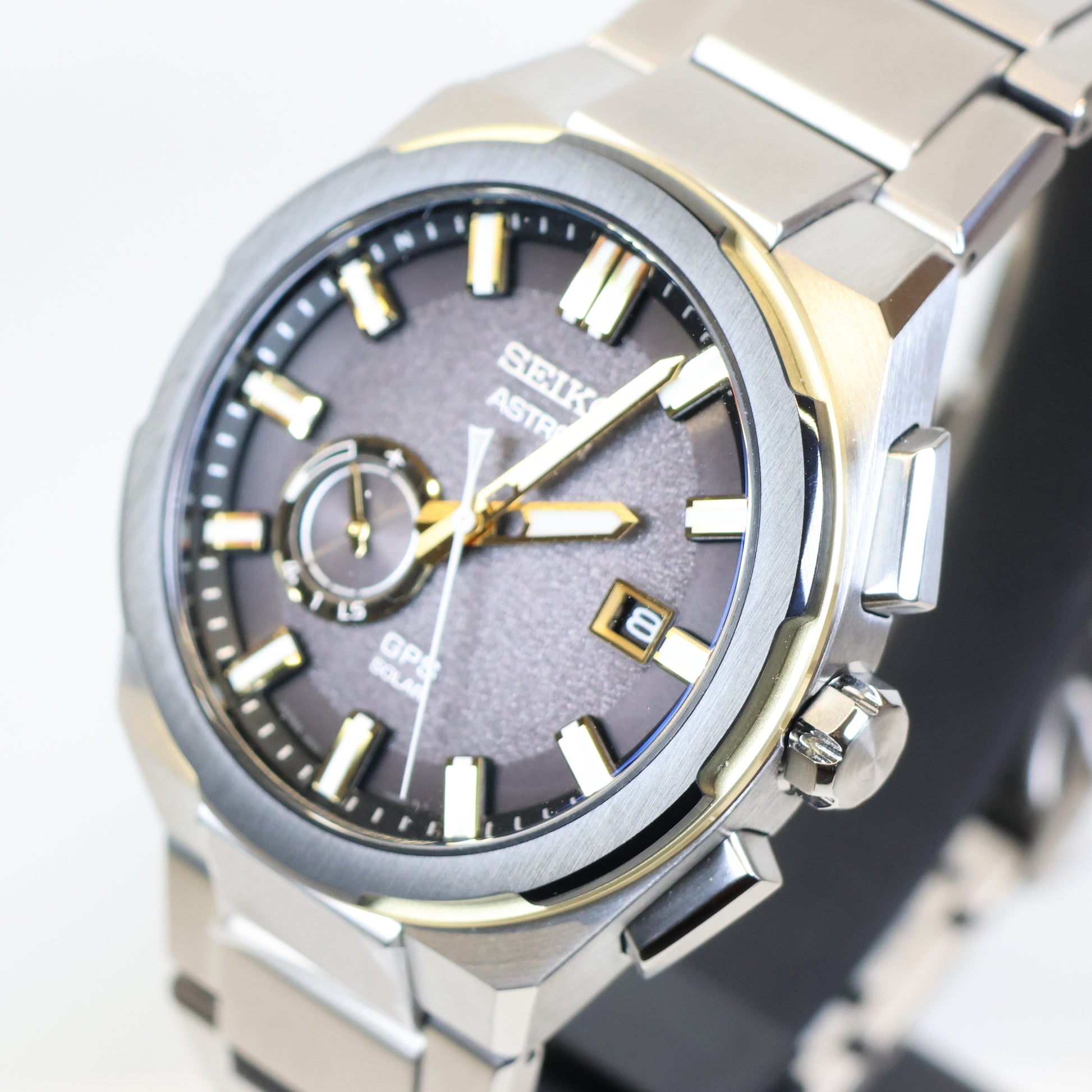 Seiko Astron SSJ026J1 titanium herenhorloge GPS solar gold/black dial