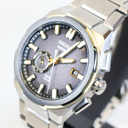 Seiko Astron SSJ026J1 titanium herenhorloge GPS solar gold/black dial