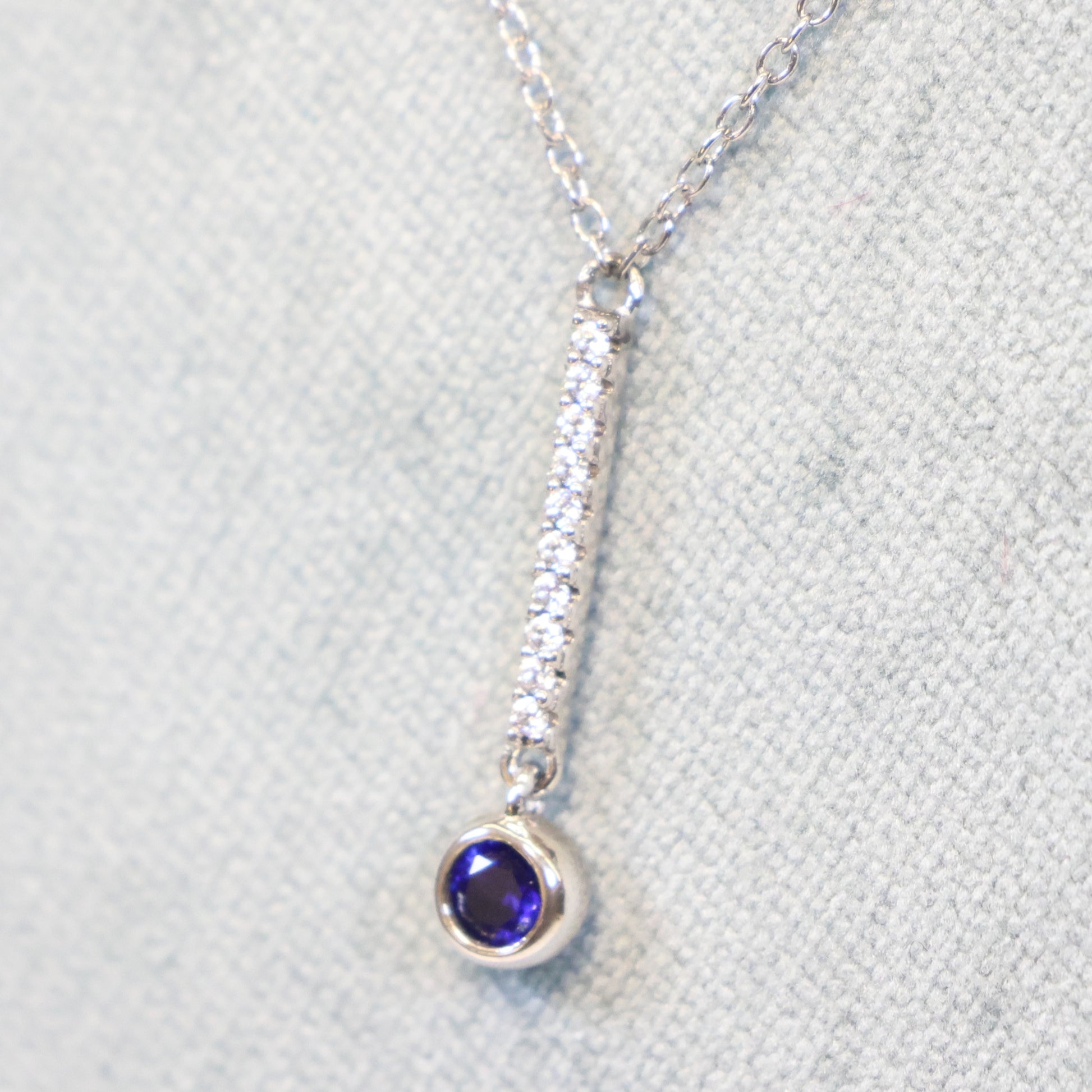 Naiomy Moments zilveren ketting met staafje en blauwe steen B9T05