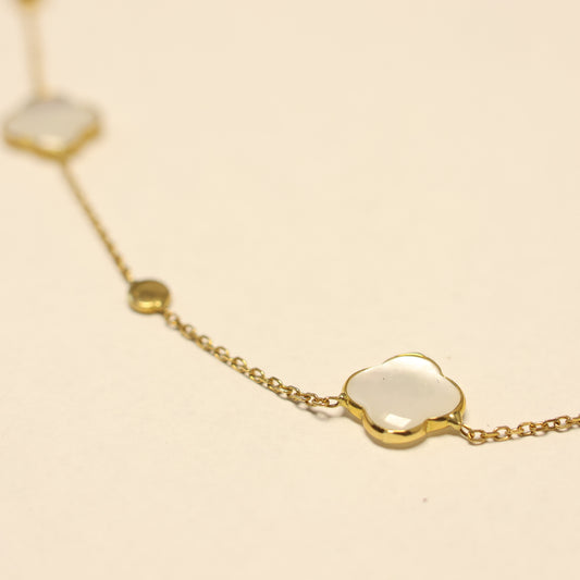 18KT geel gouden ketting met parelmoer bloemvormige tussenstukken  059181N