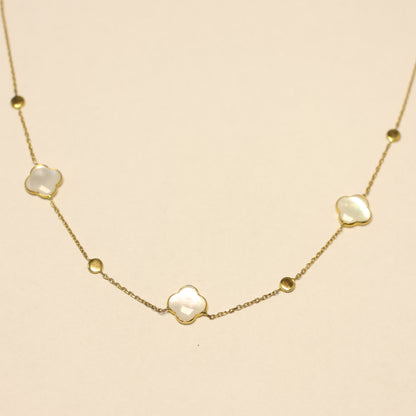 18KT geel gouden ketting met parelmoer bloemvormige tussenstukken  059181N